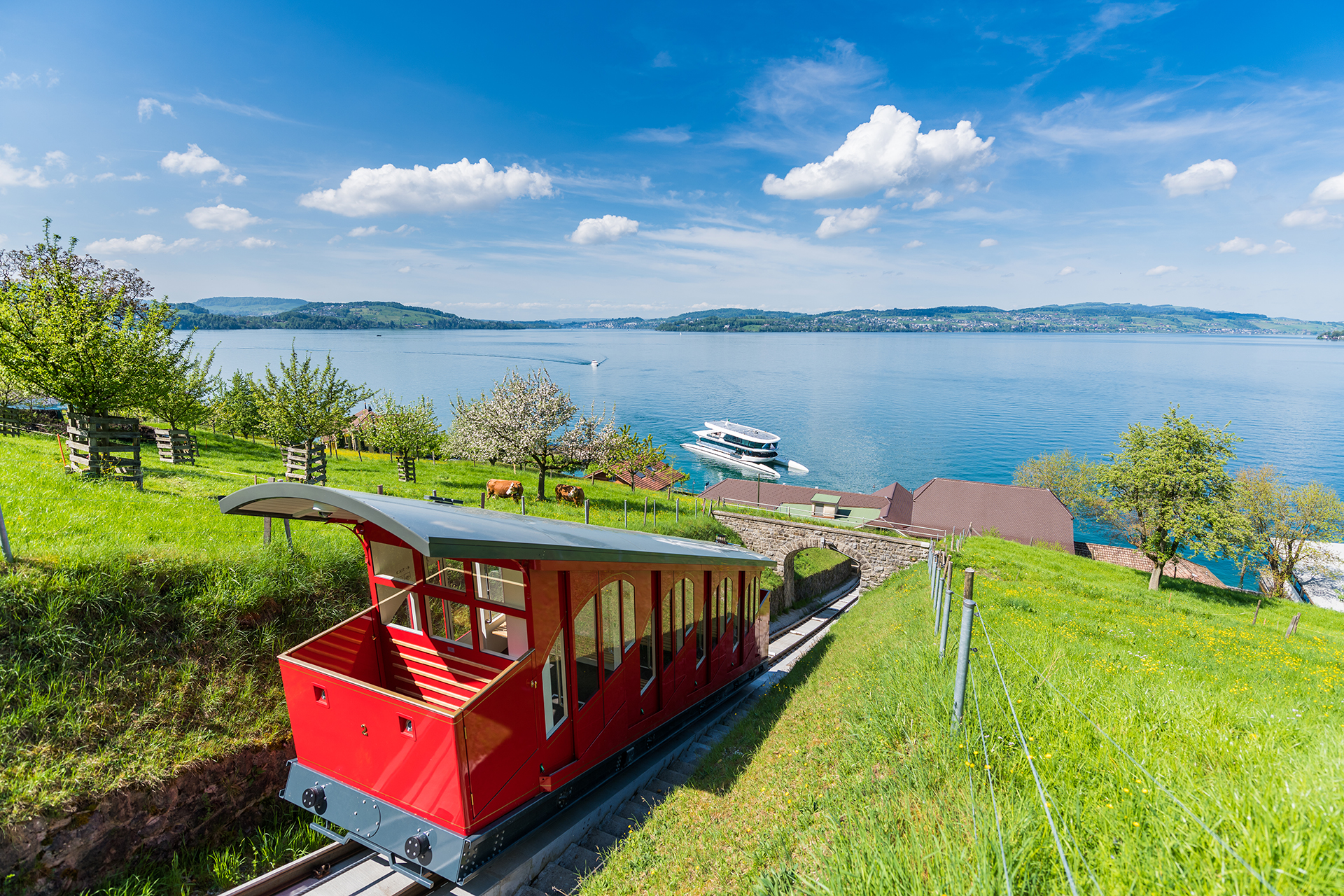Bürgenstock Bahn mit Blick auf den Vierwaldstättersee