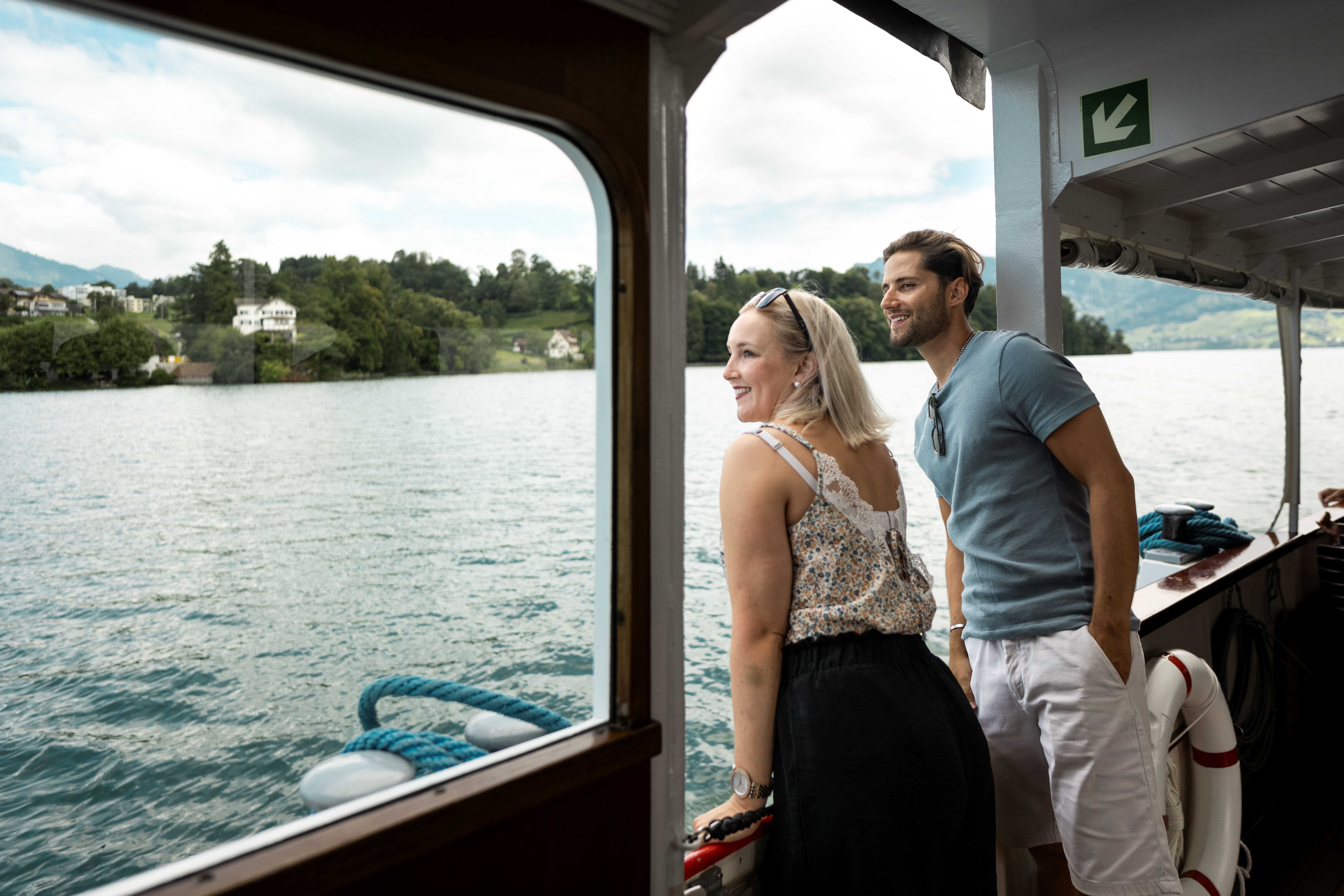 Kleine Rundfahrt auf der Elektro-Motorschiff Saphir | Fährt im Sommer als Stadt- und Spazierschiff.
