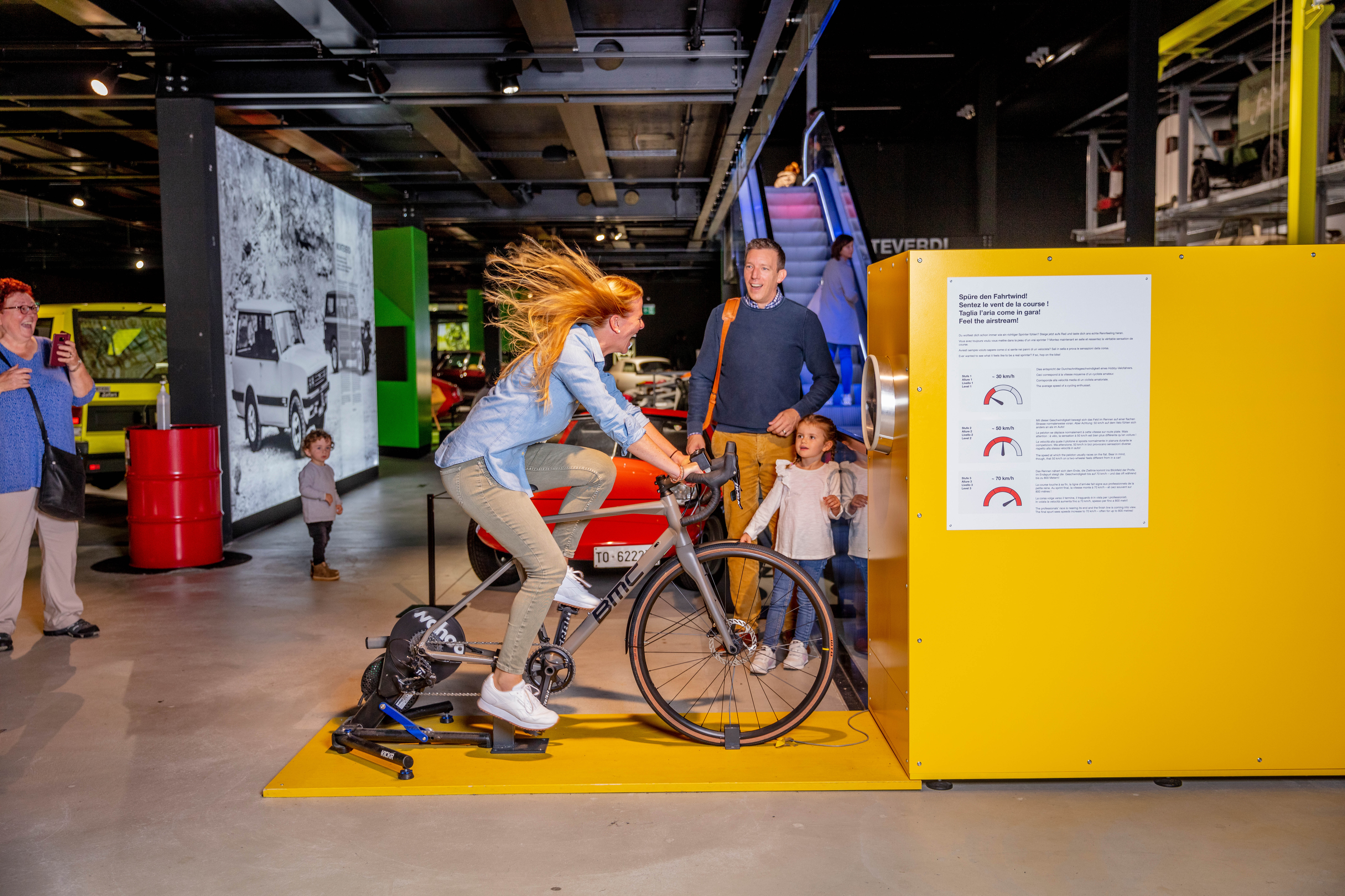mys-Eintritt Museum inkl. Media World | Verkehrshaus Luzern-Verkehrshaus der Schweiz - 01 Halle Strassenverkehr.jpg