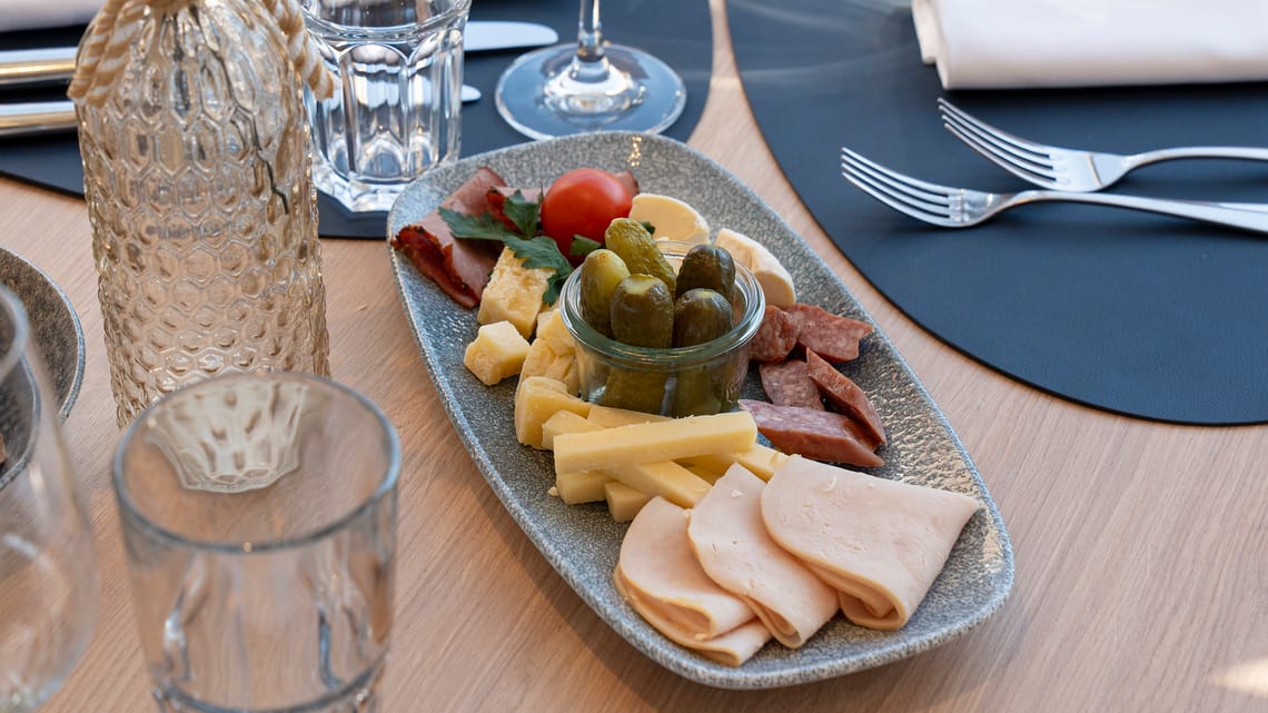 Motorschiff Brunnen _ Food (1).png