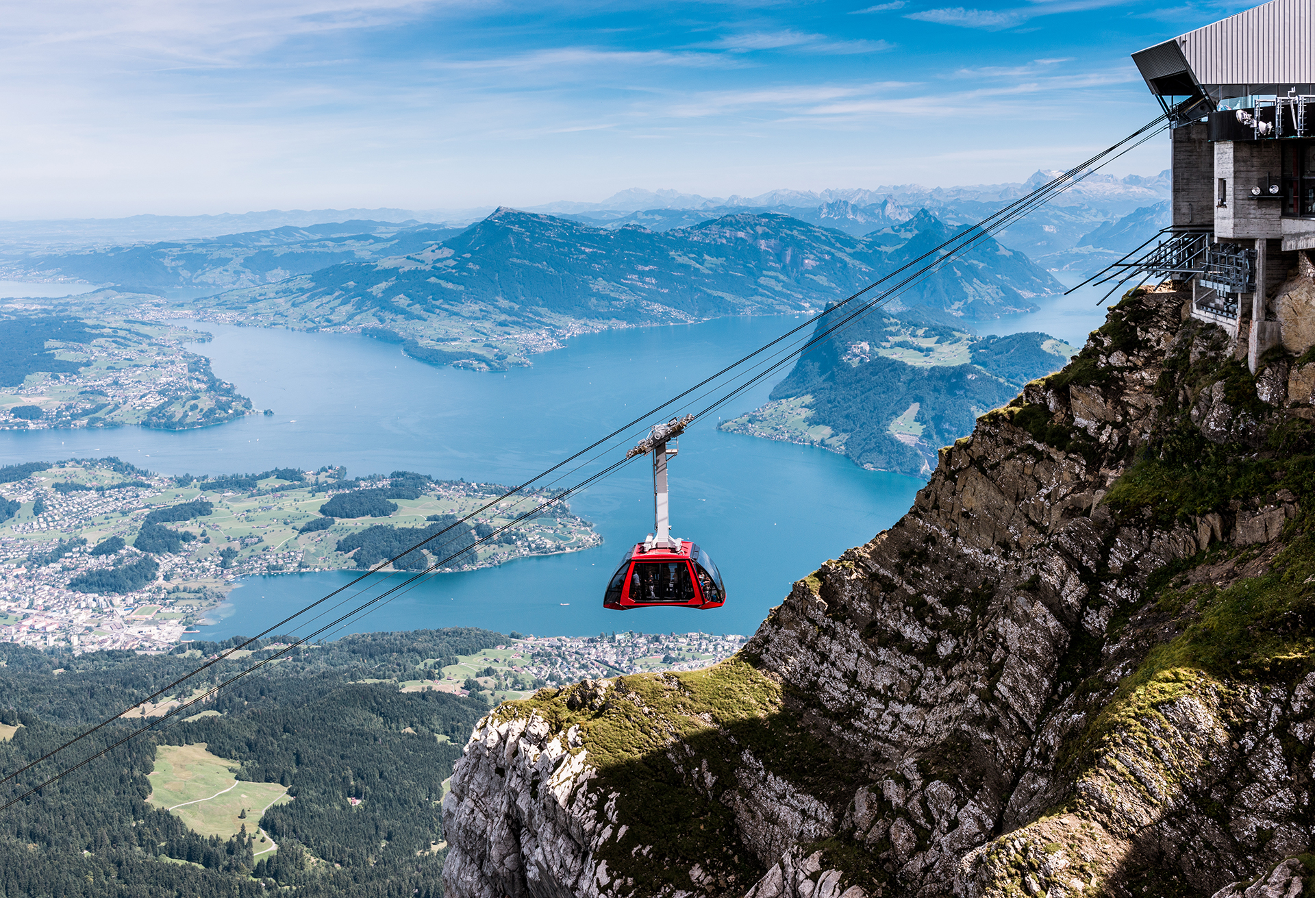 Gondelbahn fährt auf den Pilatus