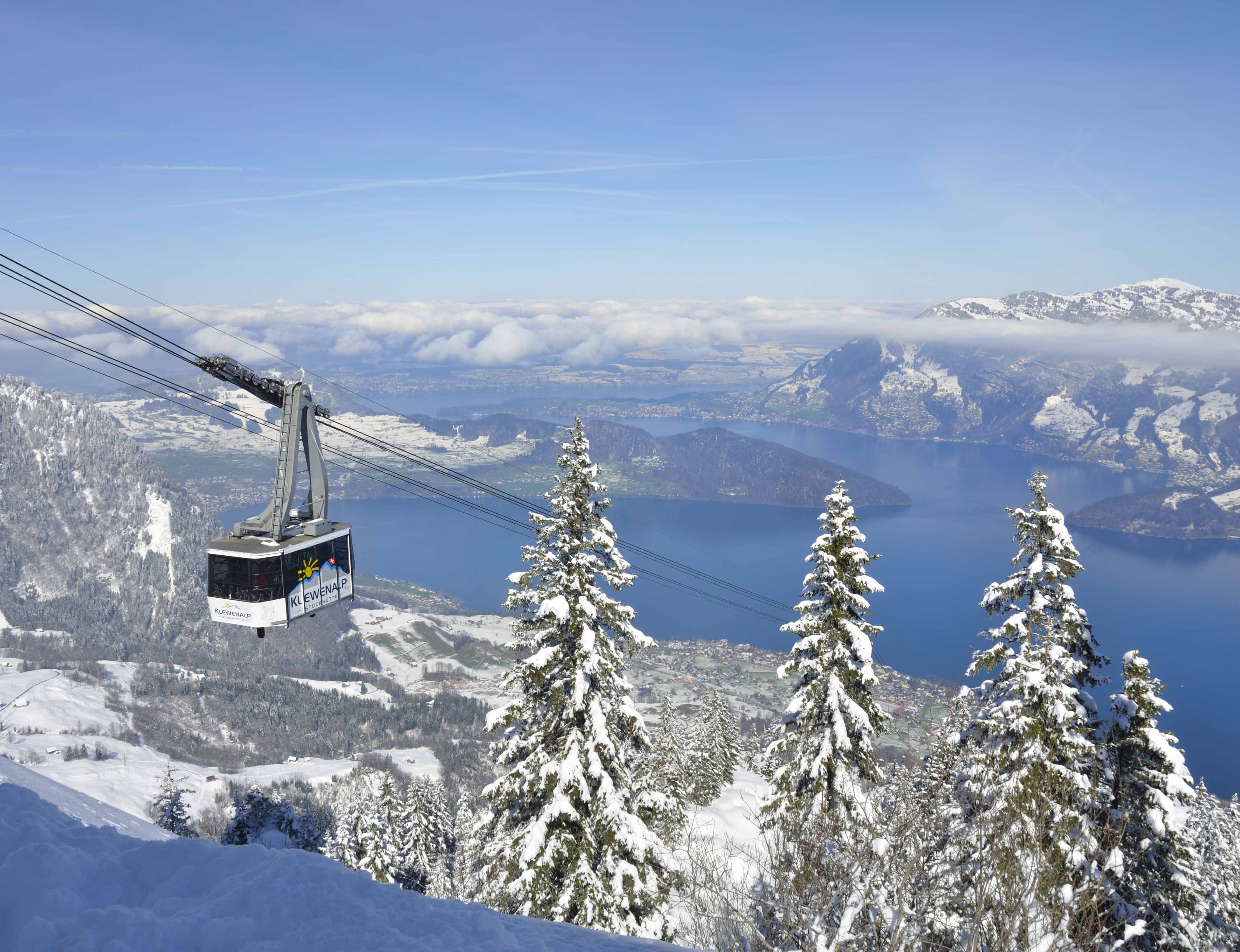 Picture with the Klewenalp cable car in winter and Lake Lucerne in the background.