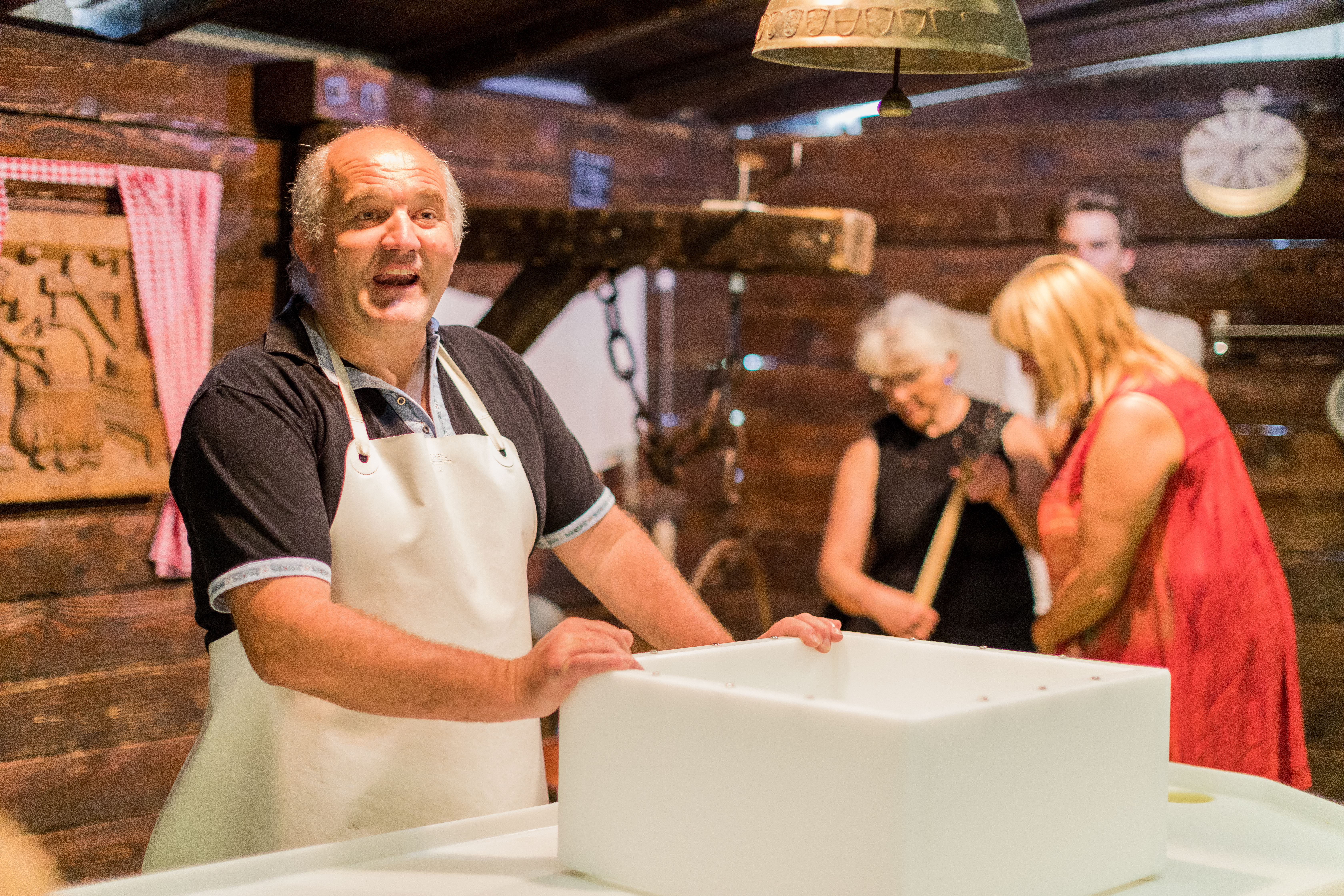 mys-Frischkäse selber machen-Milchmanufaktur Einsiedeln AG - BILD FRISCHKÄSE_Hans_ohne Logo.jpg