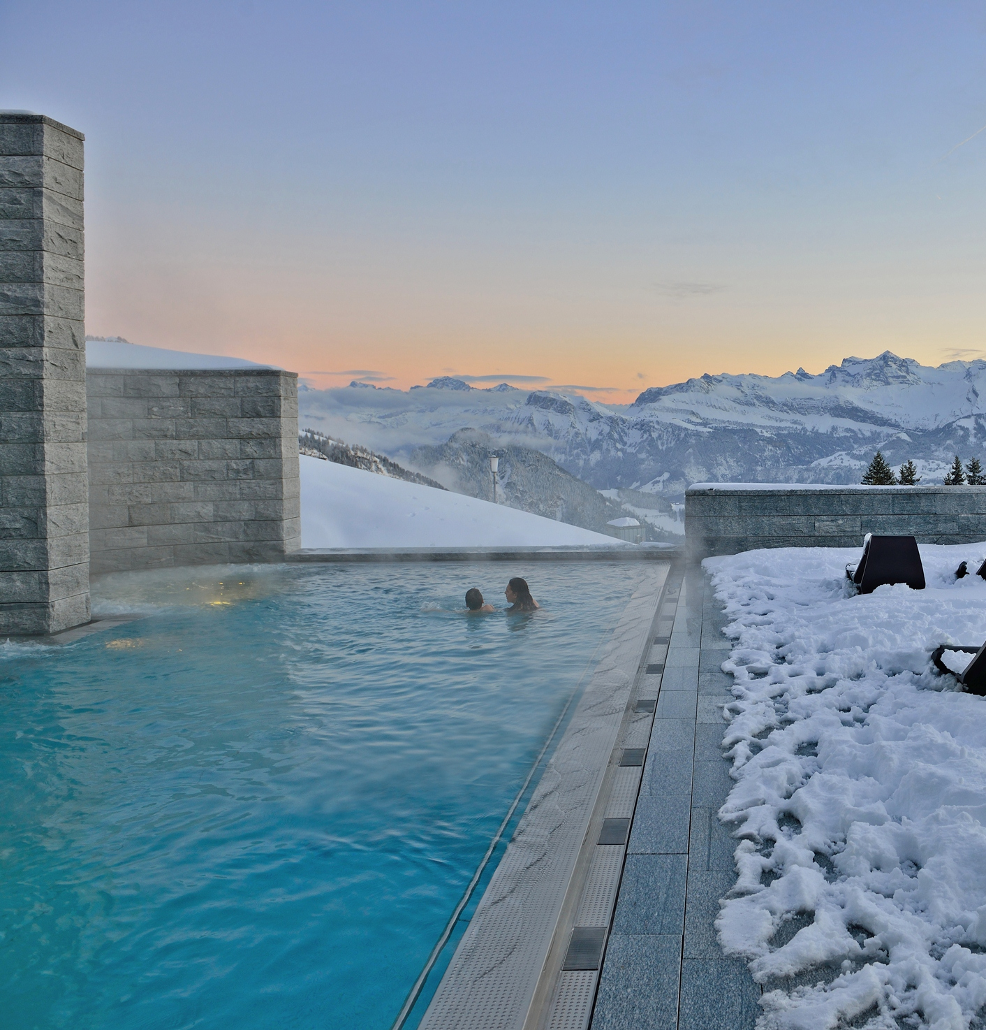 Rigi Kaltbad mineral baths in winter with a view of the snow-covered mountains.