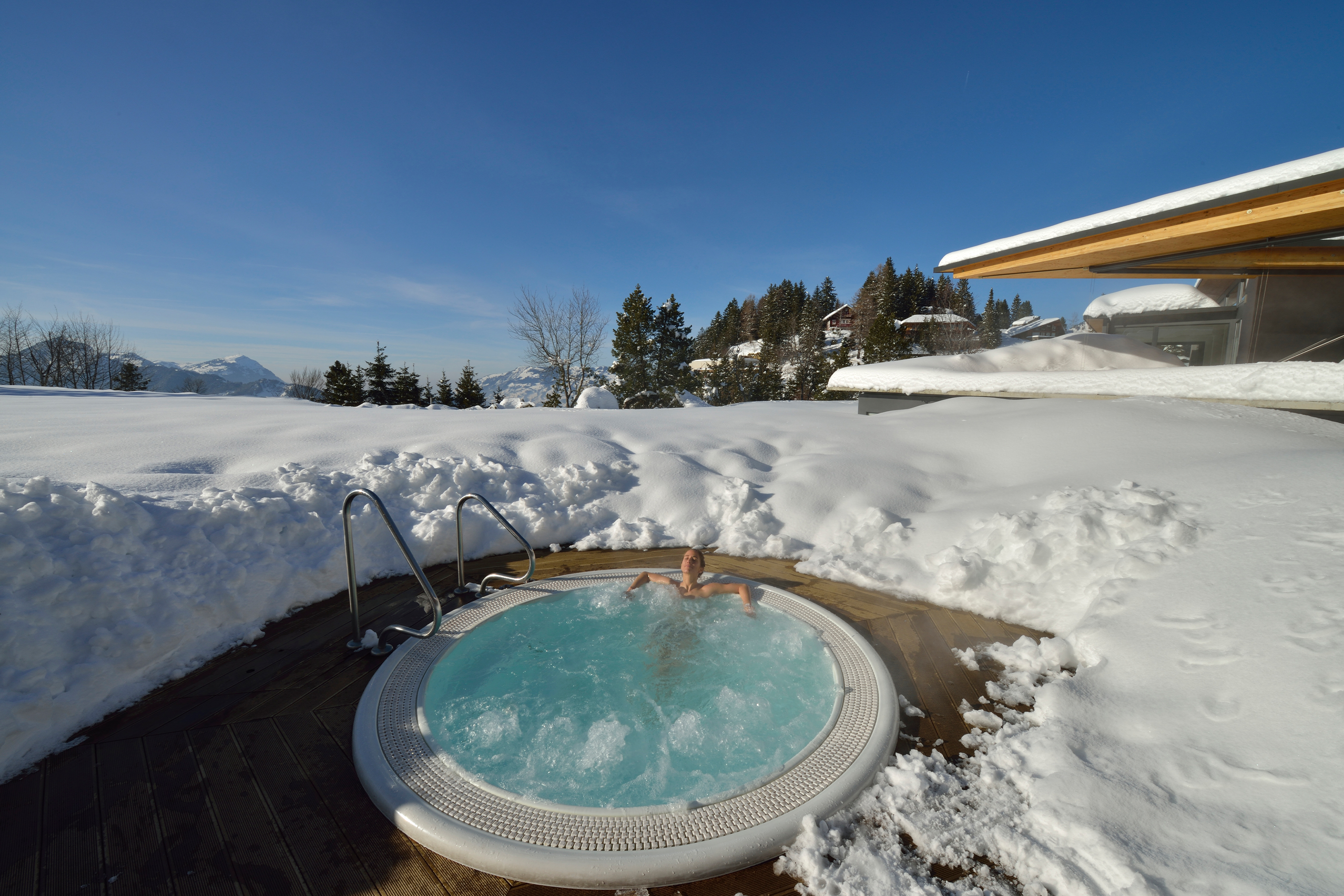 Wellnesshotel Whirlpool aussen Winter