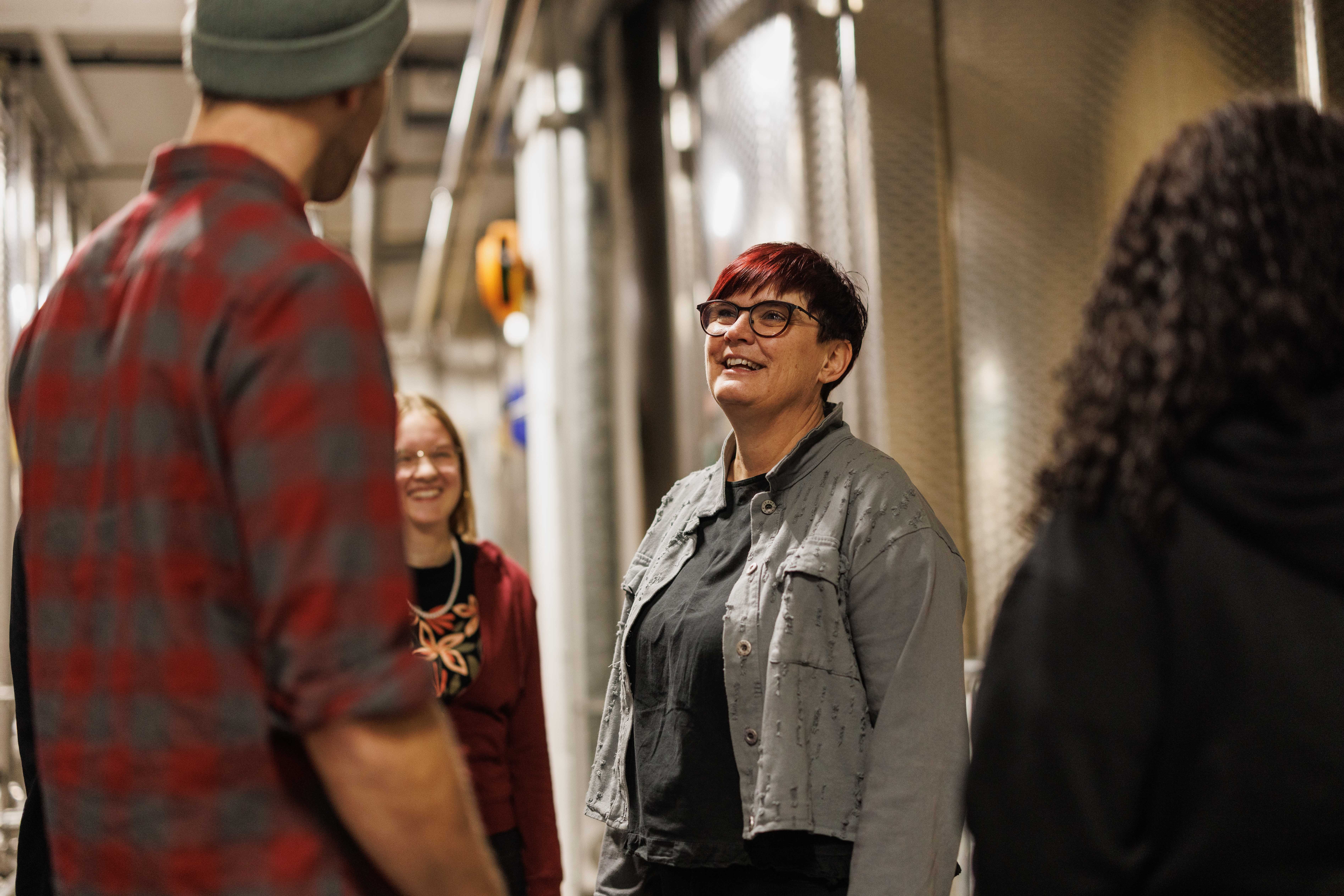 Rundgang mit Gruppe drinnen 3