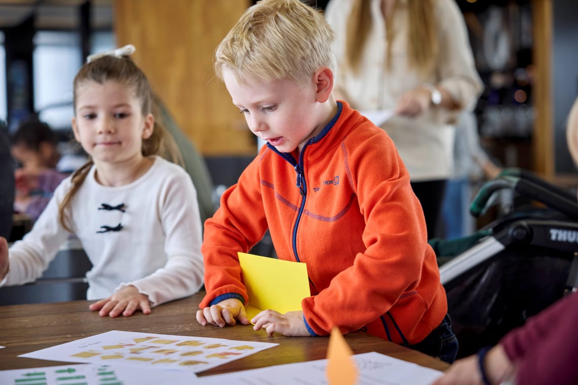 Bastelschiff auf dem Vierwaldstättersee – Kreativer Spass für Kinder