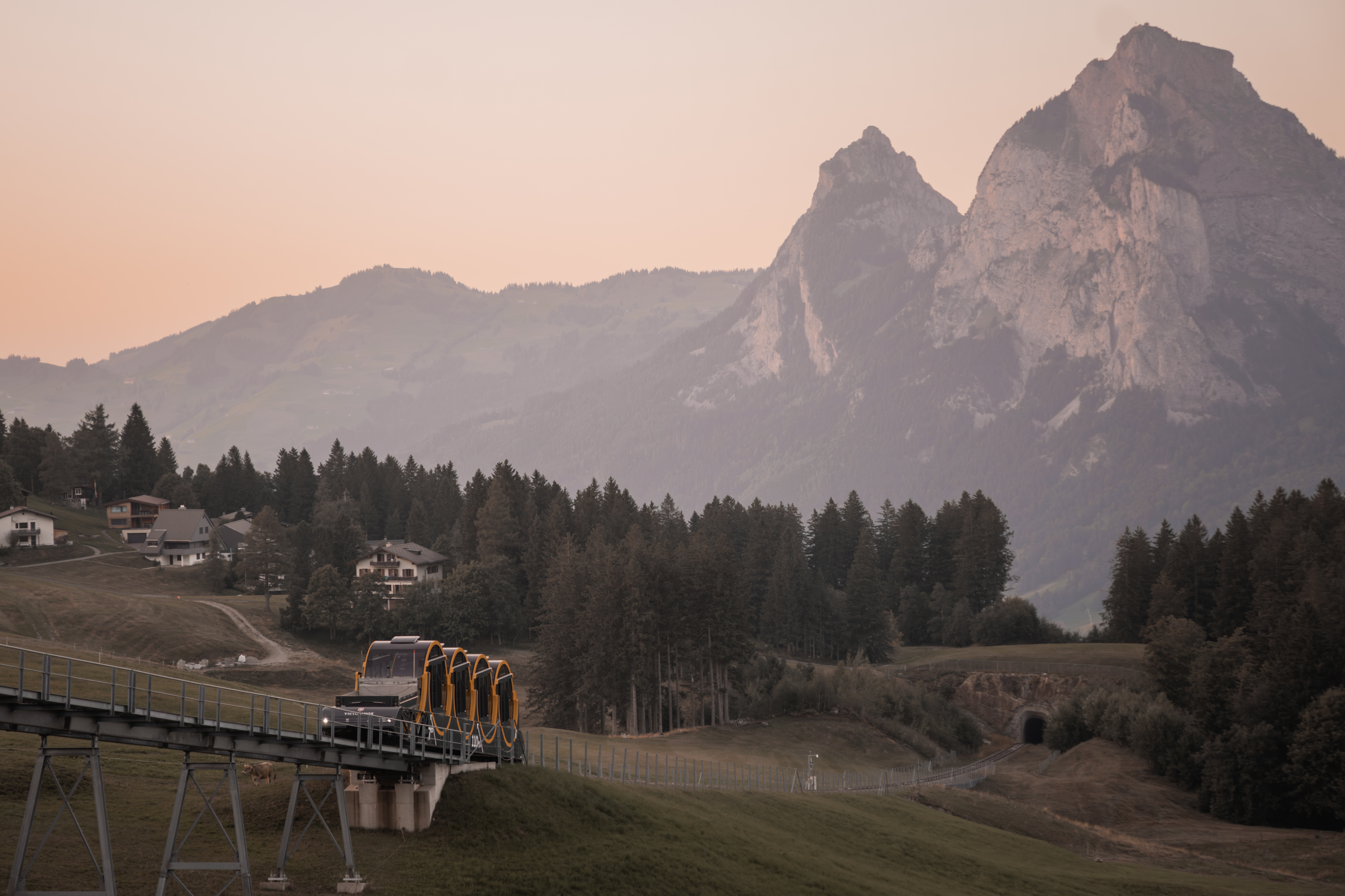 Standseilbahn Abendstimmung Sommer