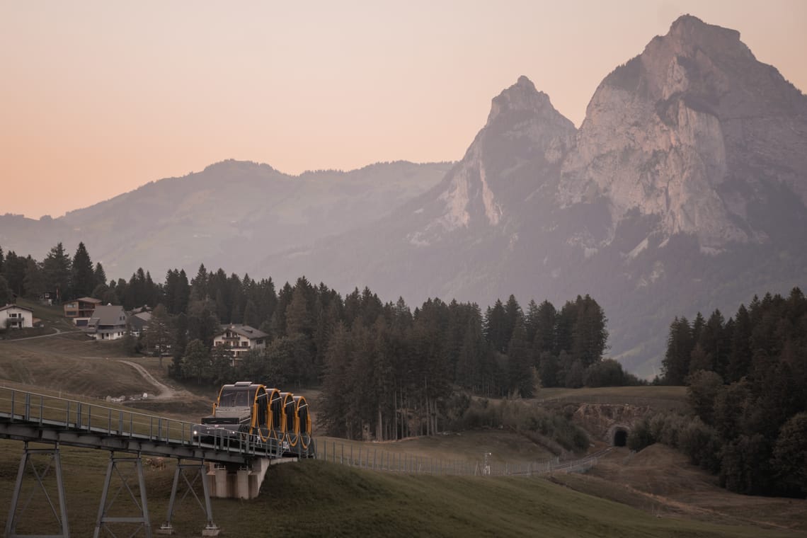 Standseilbahn Abendstimmung Sommer