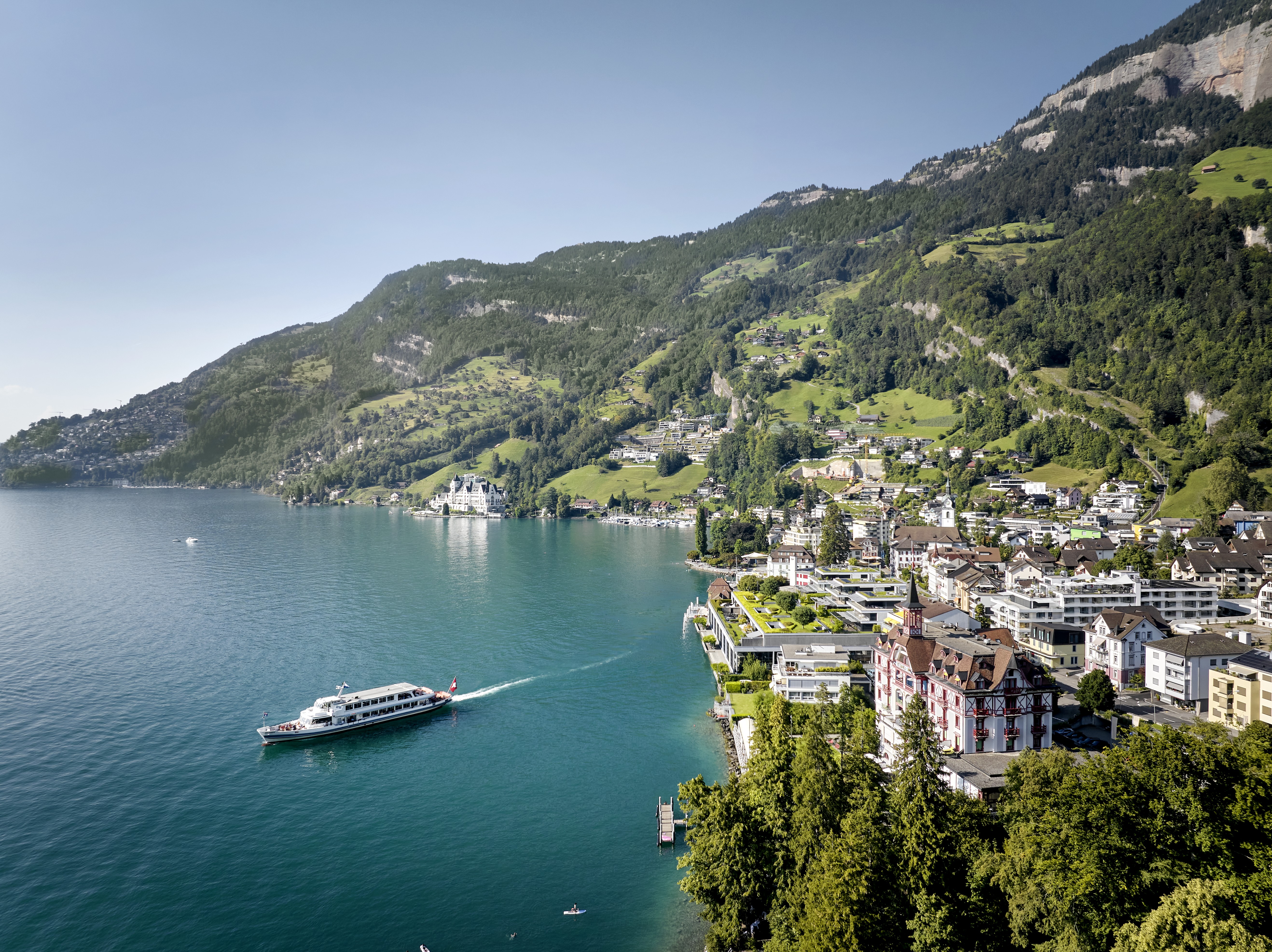 Rundfahrt mit einem Motorschiff vor der Station in Vitznau.