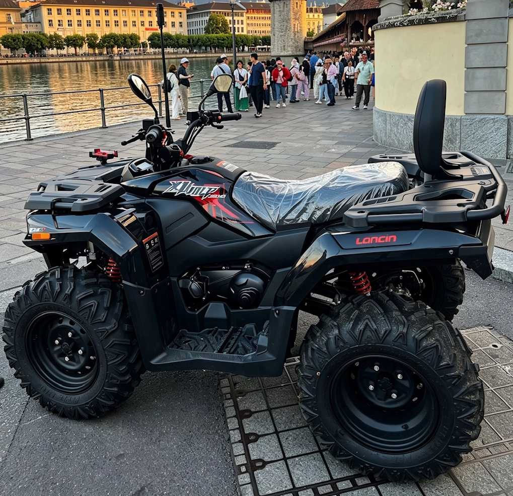 Découvrez Lucerne à travers un parcours quad guidé de 40 minutes entre lac et montagnes. Vivez une expérience immersive et sensationnelle, entièrement filmée en caméra 360°, et repartez avec votre vidéo souvenir pour revivre chaque moment unique.