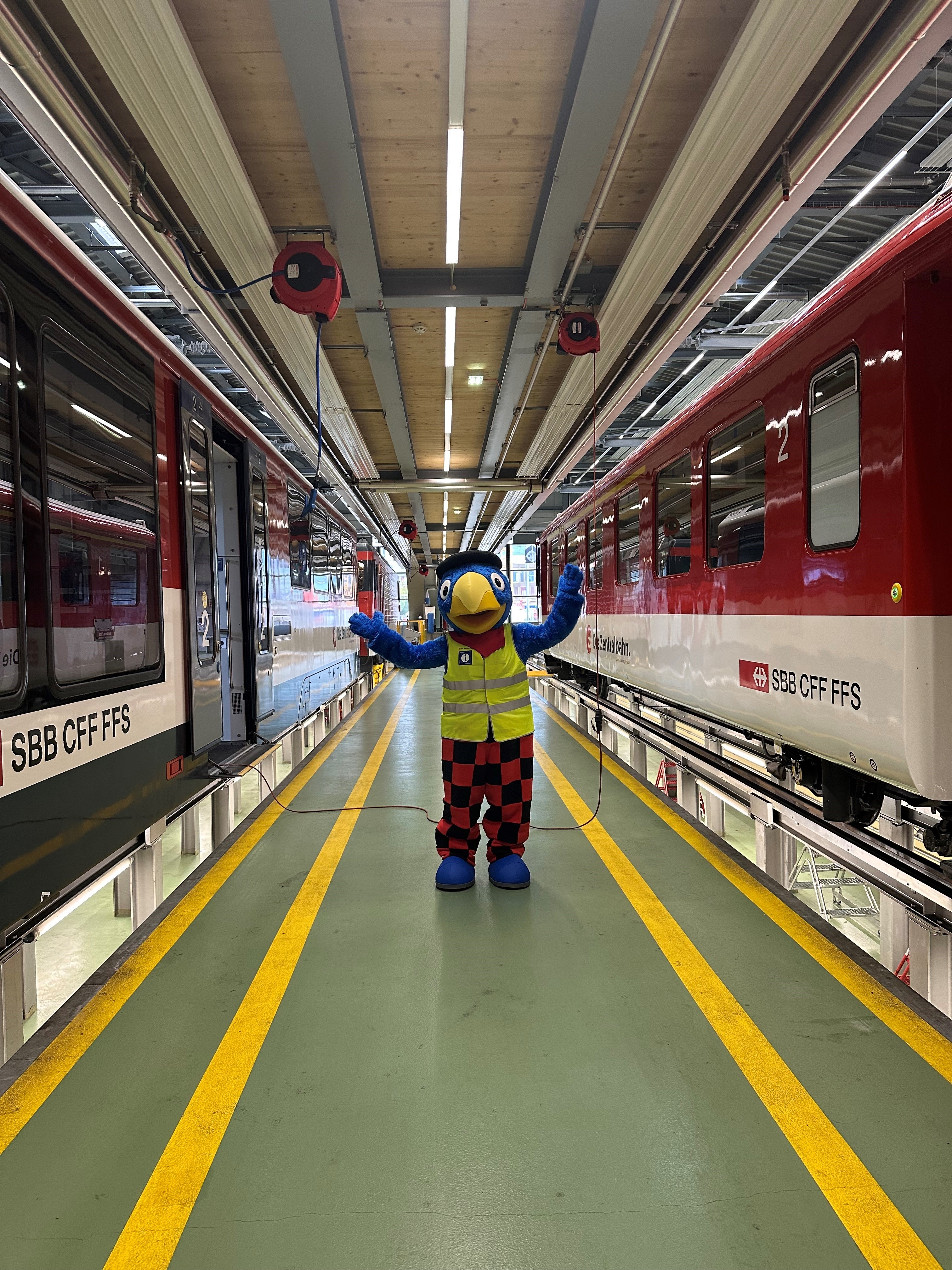 Globi in der Werkstatt der Zentralbahn