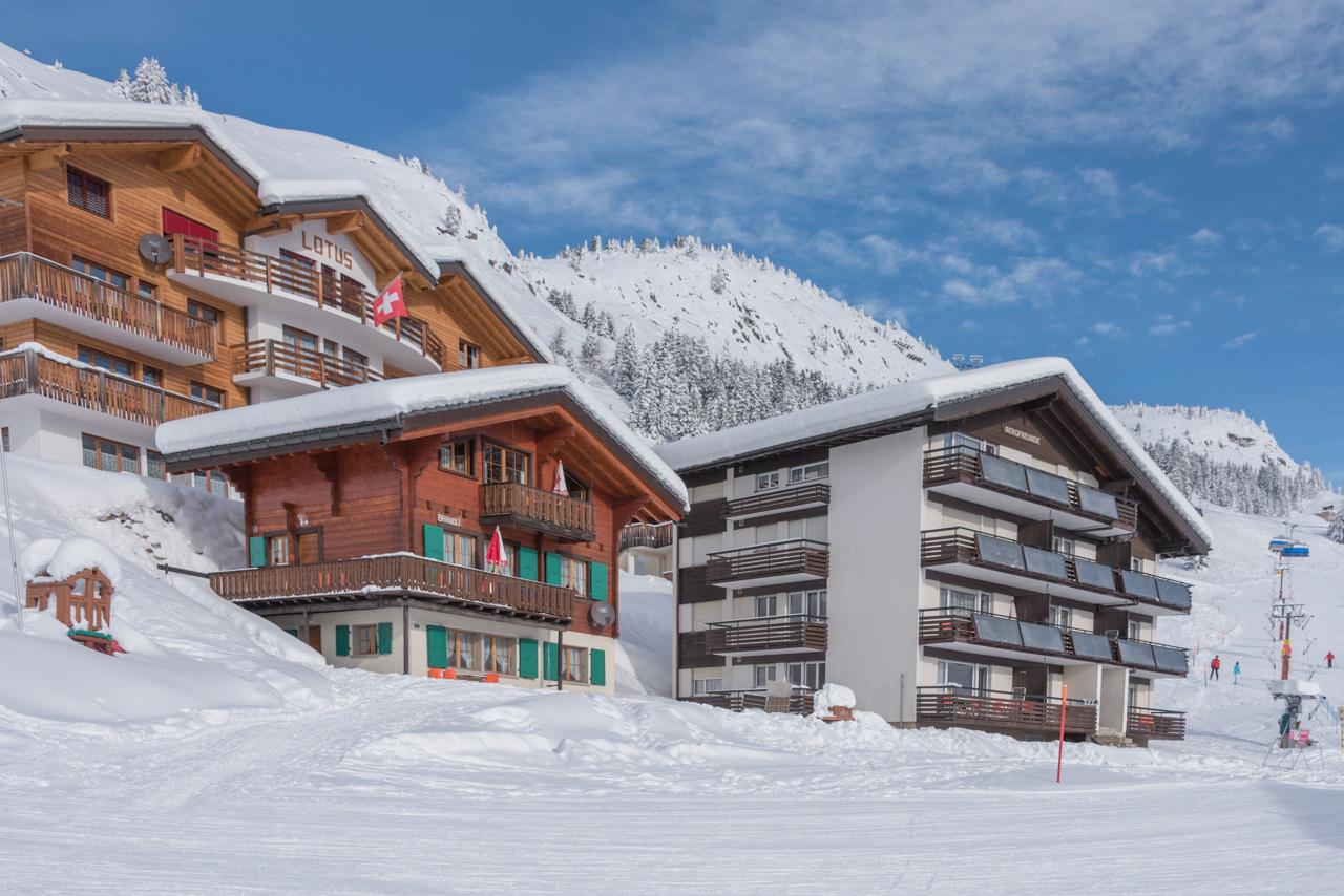 Brändli 2. Stock - Aussenansicht  mit Moosfluh Aletschgletscher Bahn