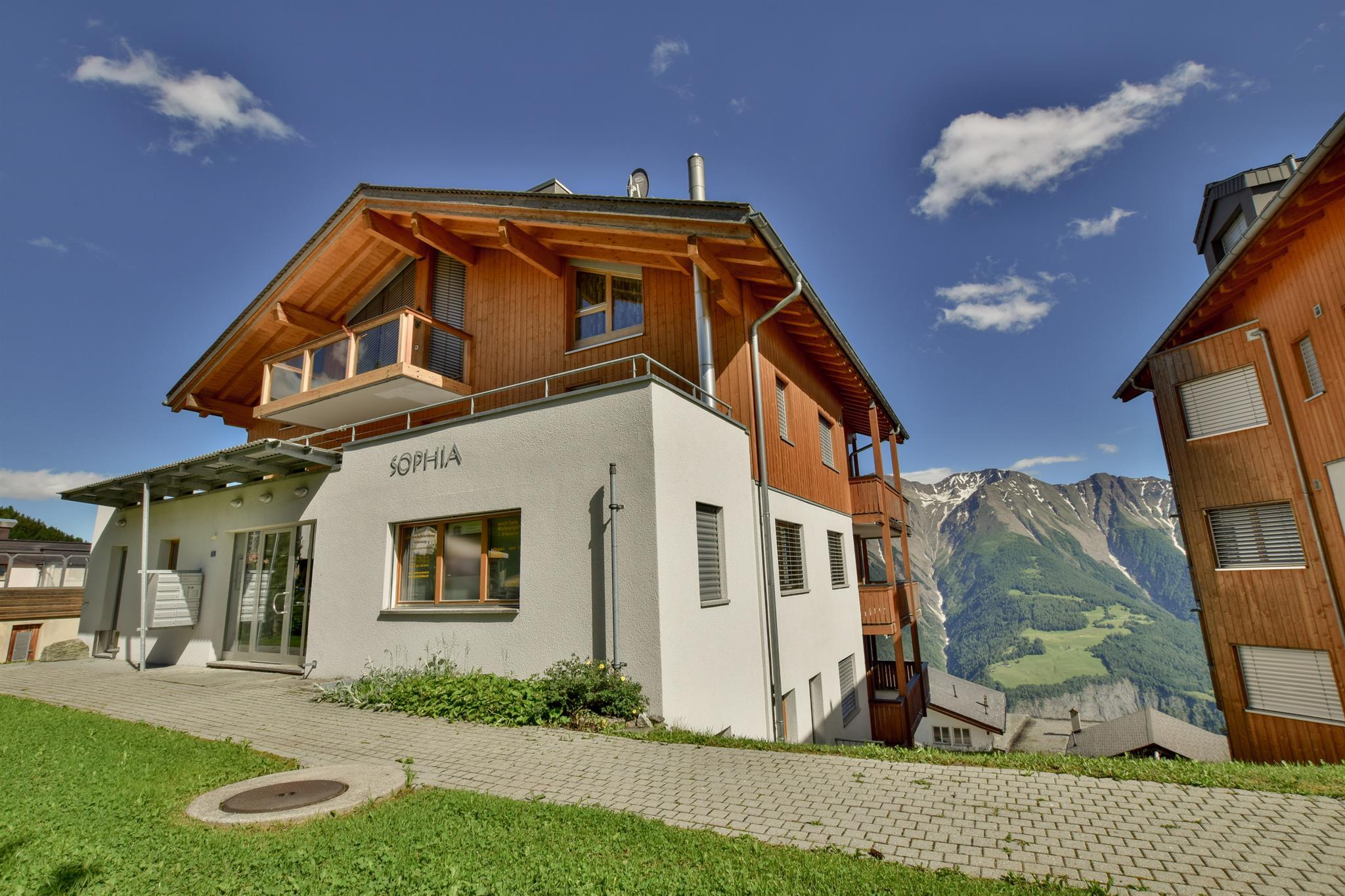 Sophia 2 EG Ost - 3_edited