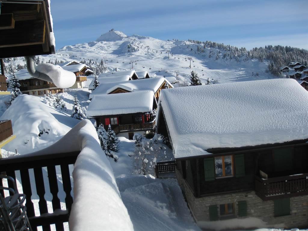 Coco 1. OG Süd - Blick ins Skigebiet (Wurzenbord)