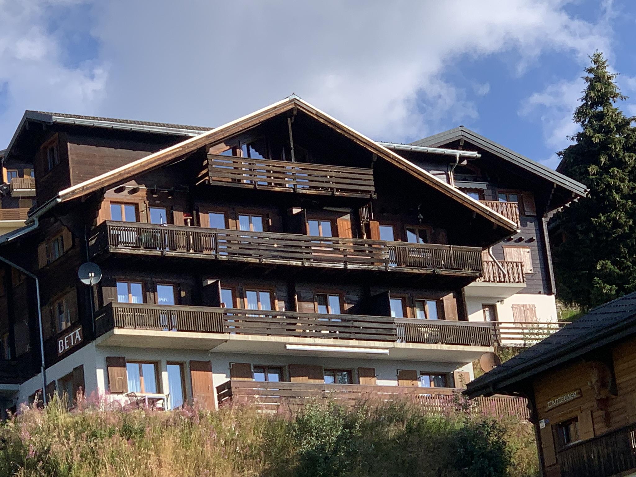 Beta 12 1. OG Süd - Sommer_Gebäude