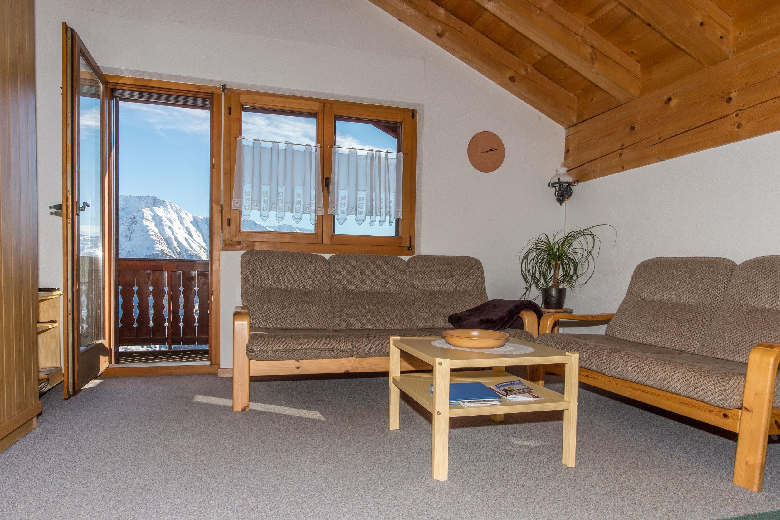 Bux 3. Stock West - Wohnraum_1_mit_schrankbetten