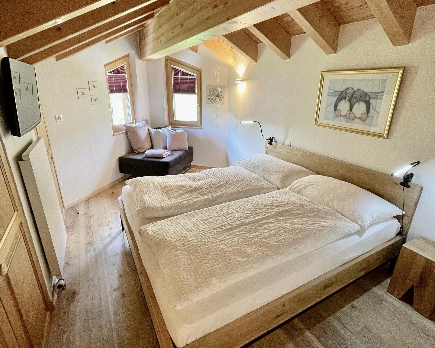 Mischabelblick 14 - Schlafzimmer mit Doppelbett und Zusatzbett