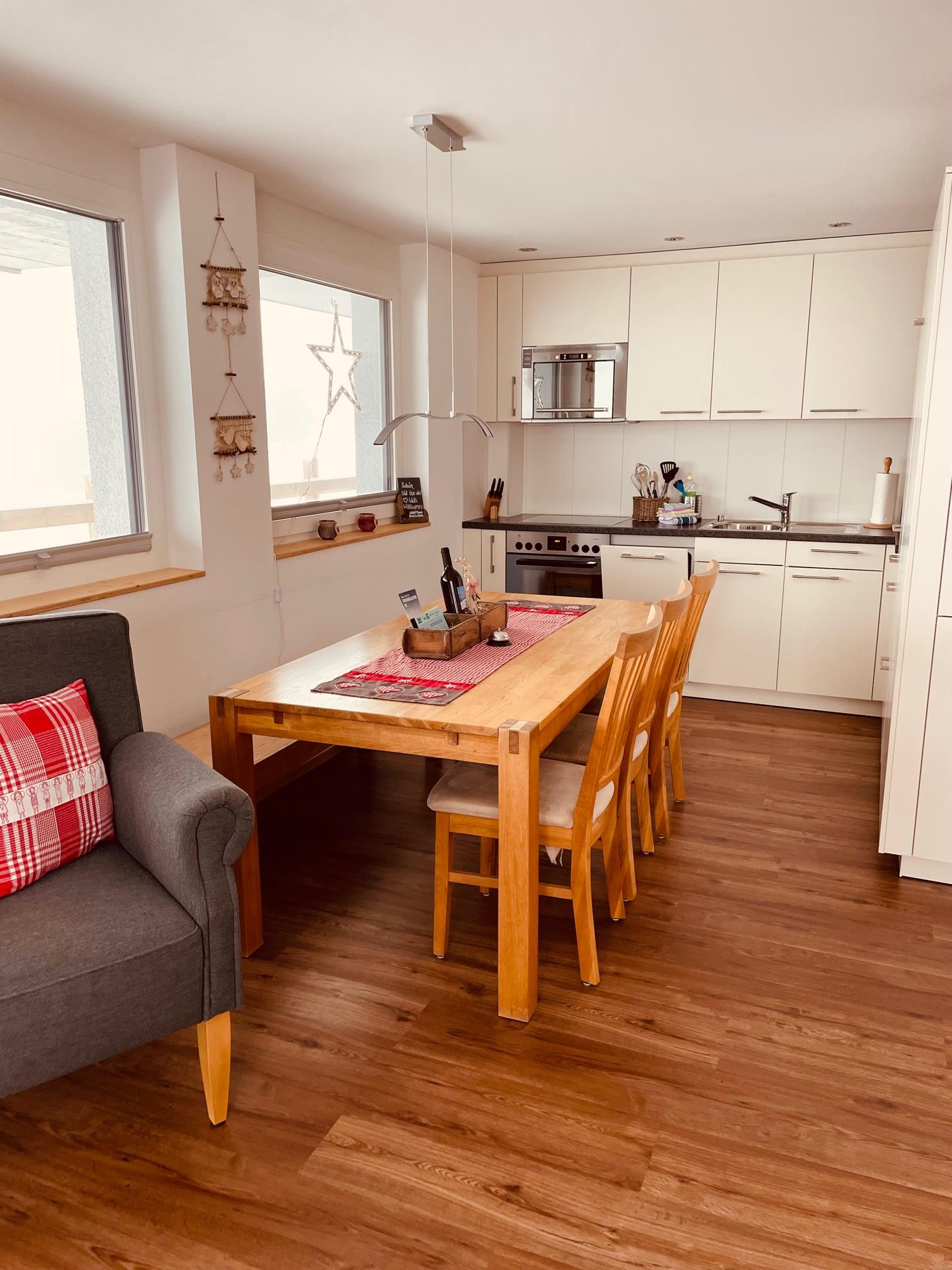 Donnerstafel 3 Zimmer Ost - 3.5 Küche