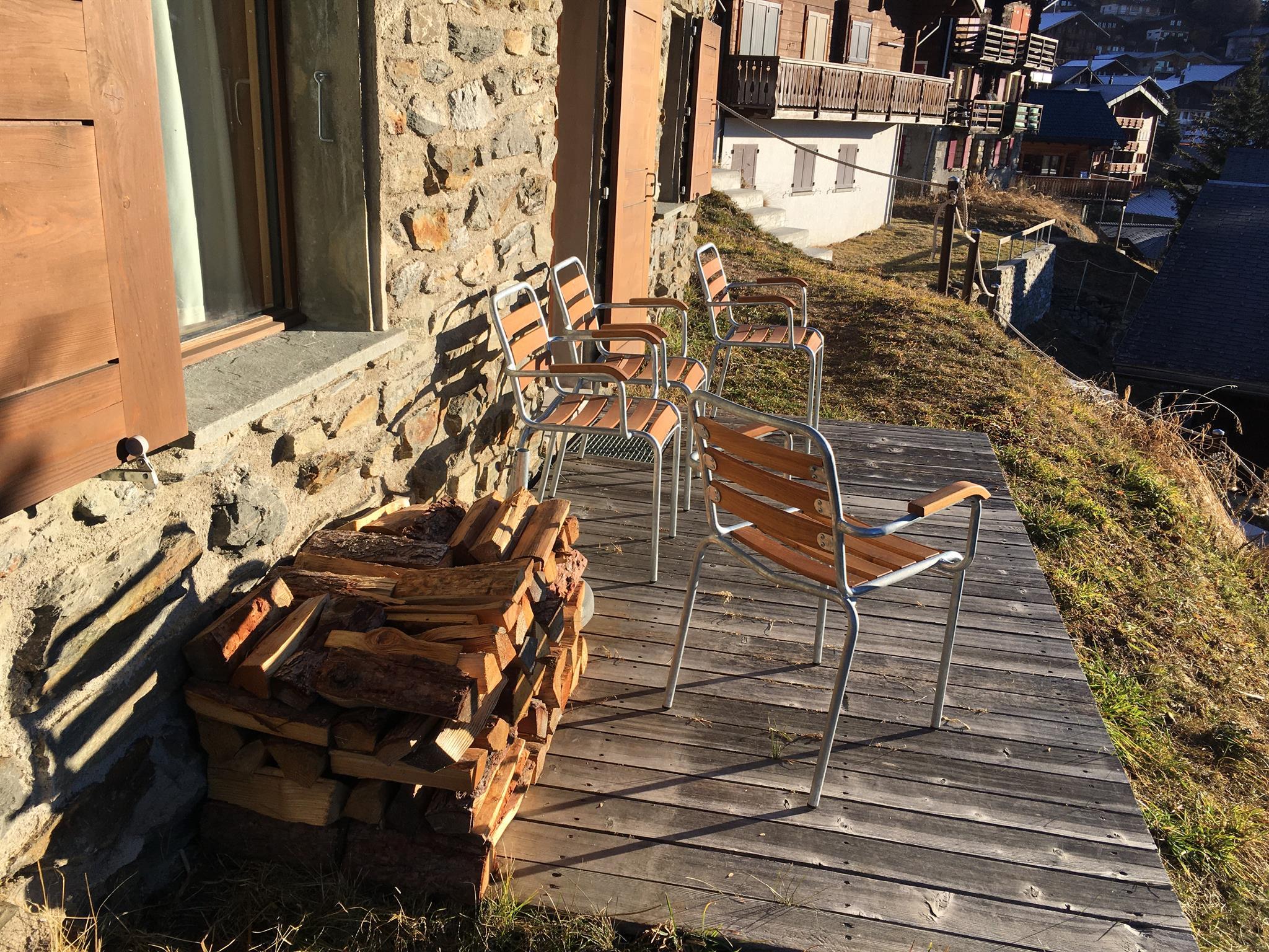 Bergidyll Parterre - Sitzplatz vor der Wohnung