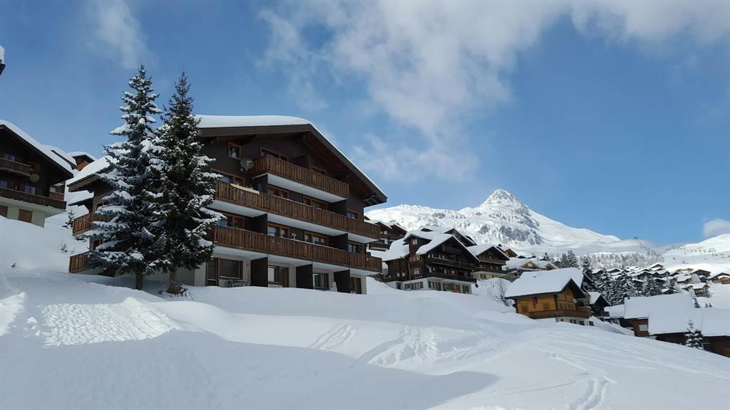 Bergliebe 2 1/2 Zimmer - Haus Südansicht mit Blick aufs Bettmerhorn