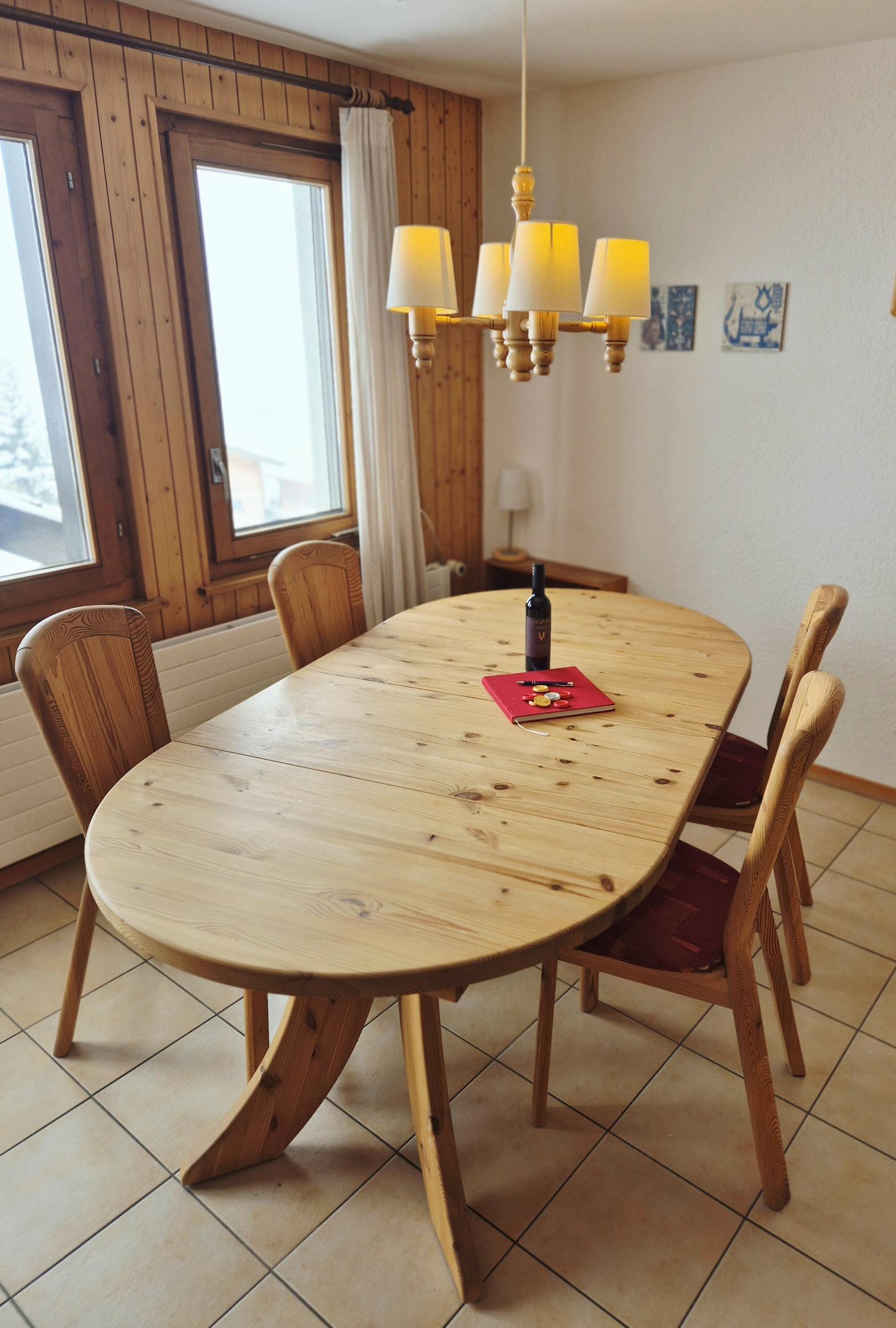 Sonnenresidenz 110 - Esstisch