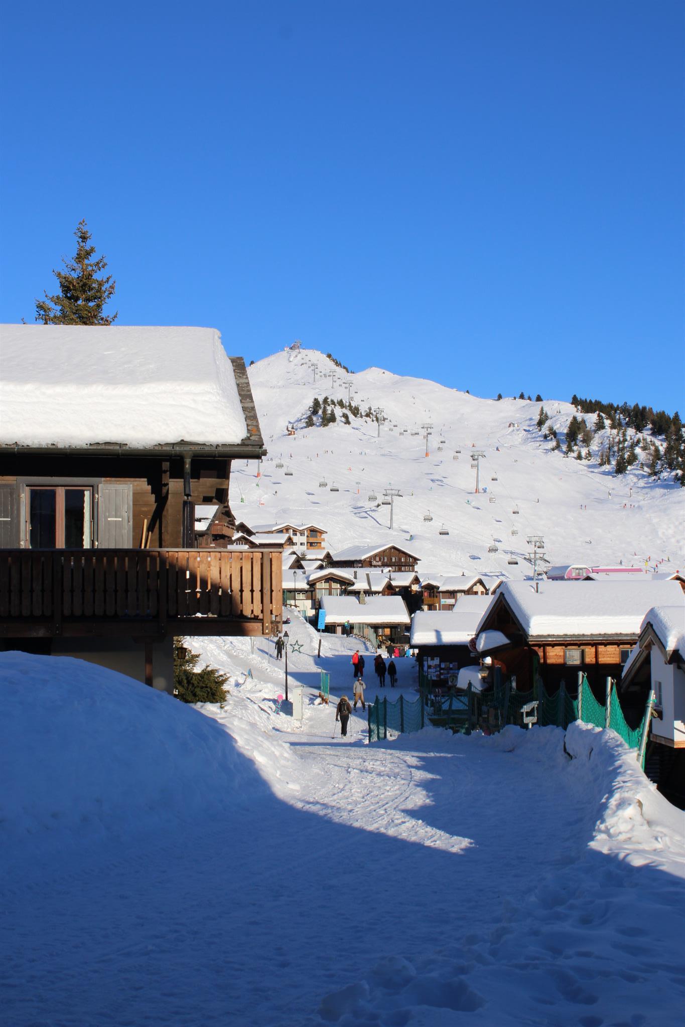 Spycher Wohnung - Blick nach Osten auf die Piste