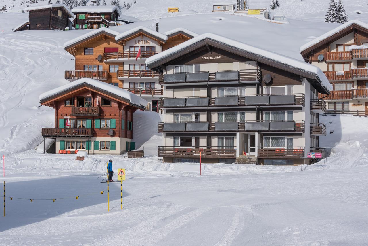 Bergfreunde 4 1/2-Zi. Hochparterre - Aussenansicht Winter 3