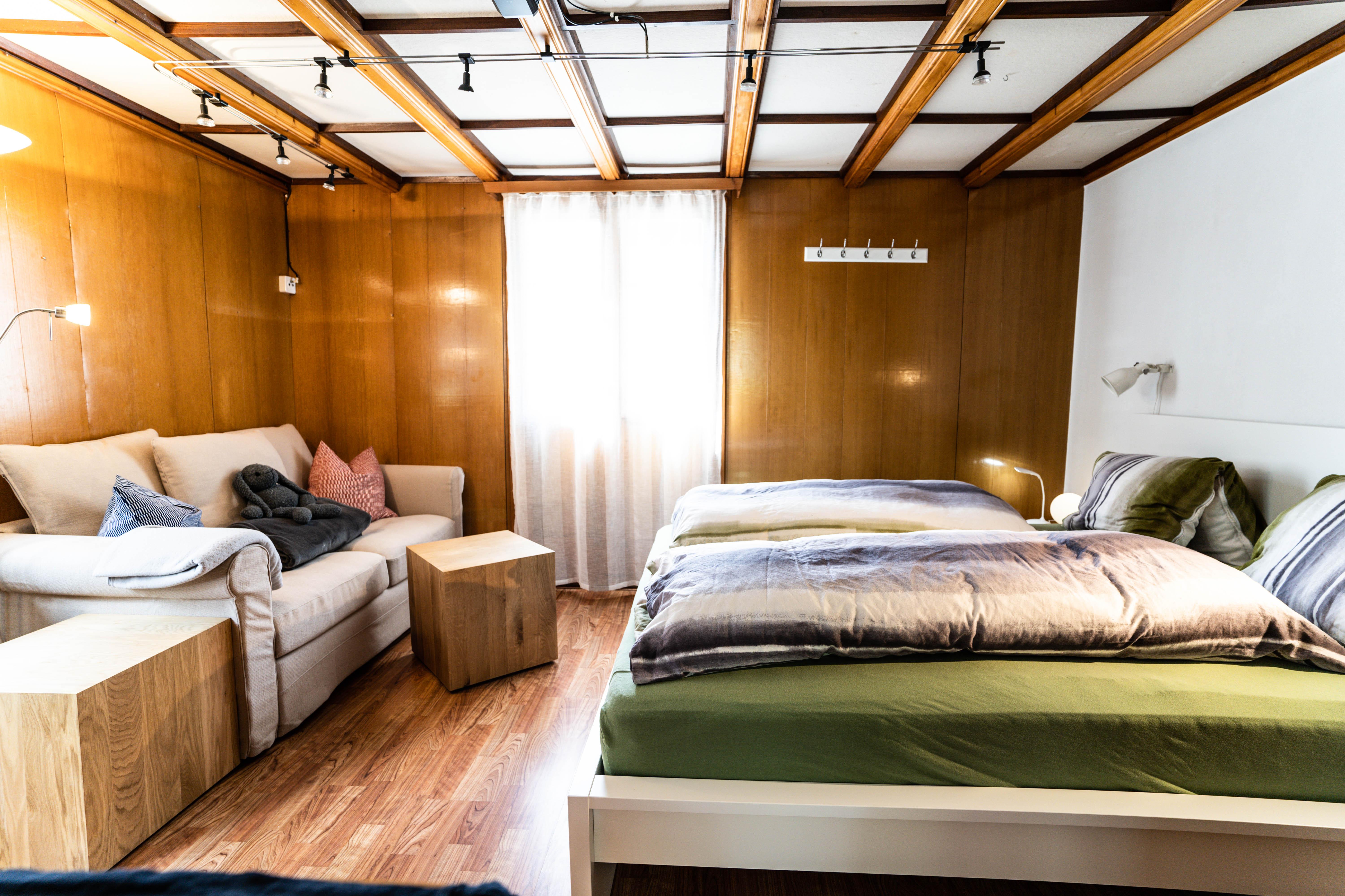 Bürcher Haus 1. OG Süd-Ost - Wohn- Schlafzimmer