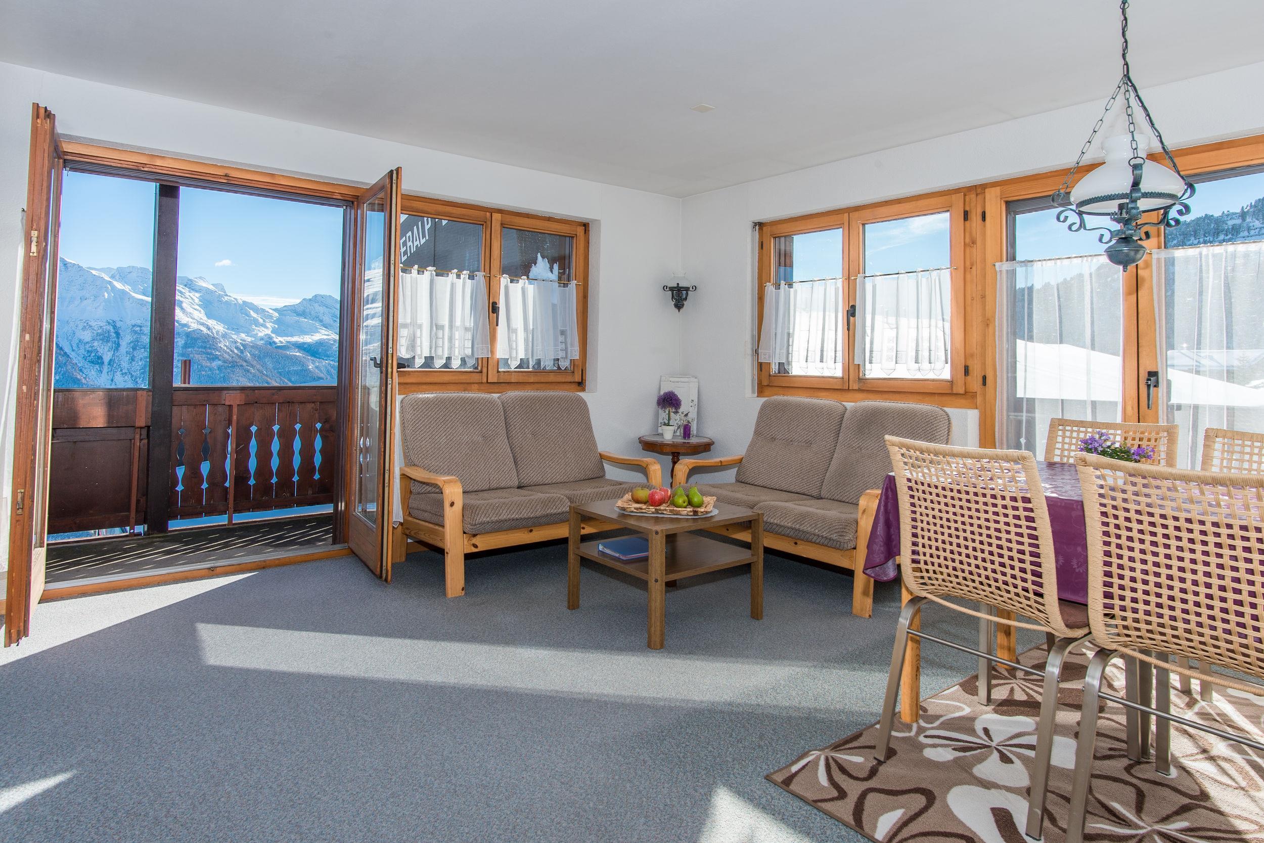 Bux 2. Stock West - Wohnraum_1_mit_Schrankbetten