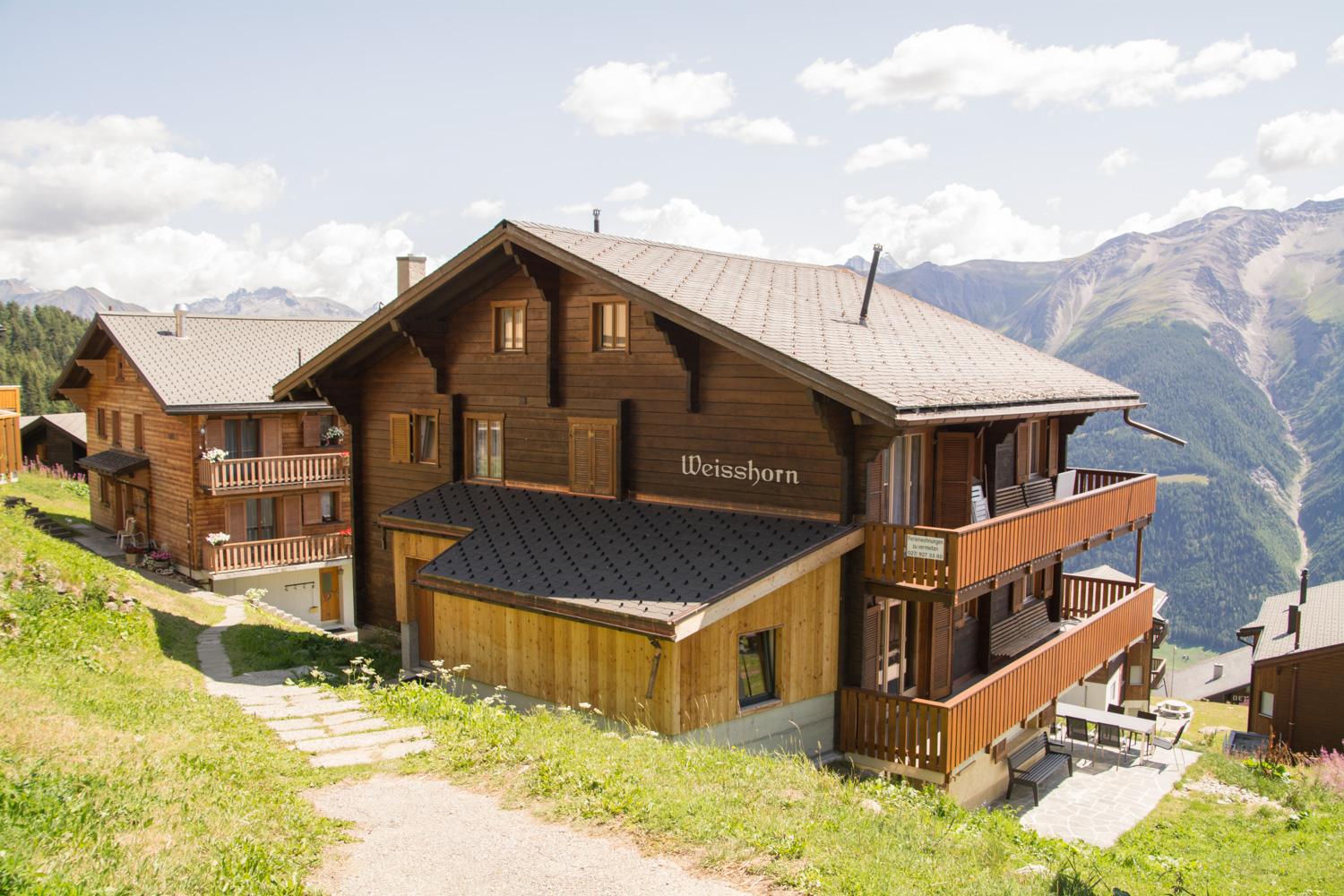 Weisshorn 1 EG Süd-West - Chalet Weisshorn von der Hauptstrasse