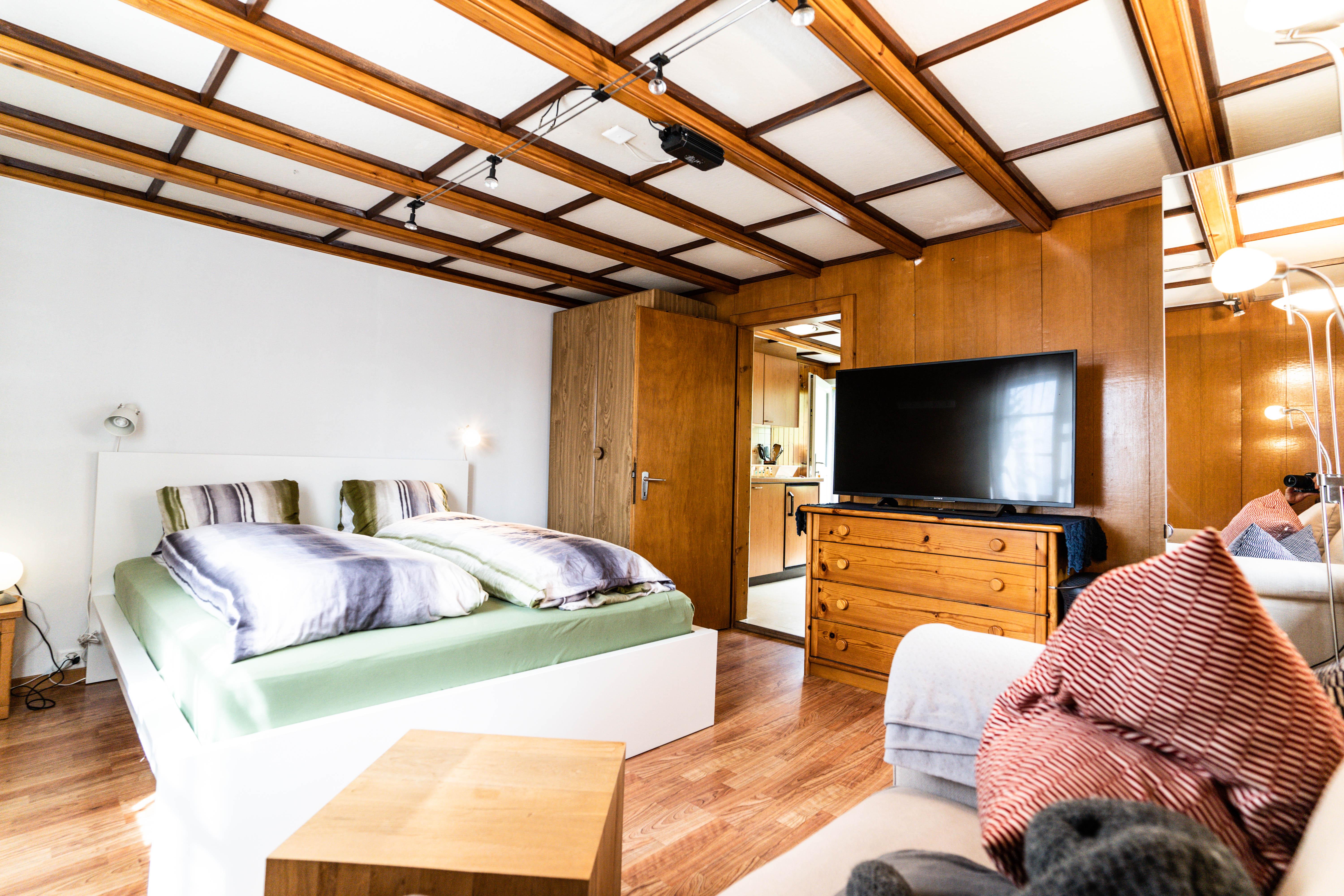Bürcher Haus 1. OG Süd-Ost - Wohn- Schlafzimmer