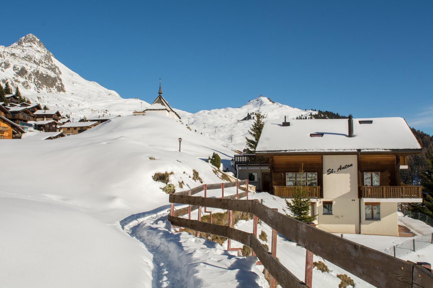St. Anton 1. OG West - Aussenansicht mit Horn