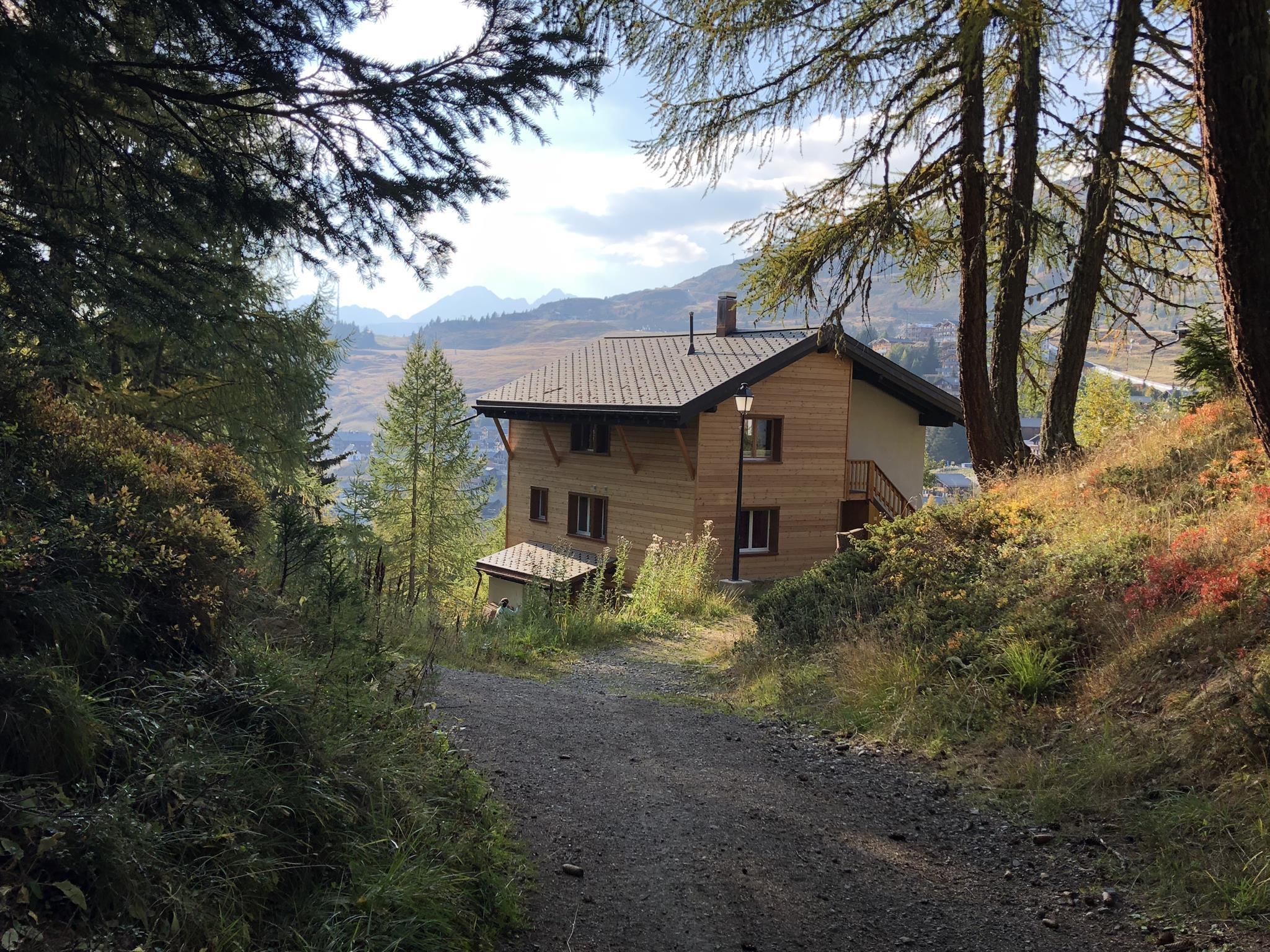 Tilly - 1. Stock - Blick zum Chalet Tilly von N-O