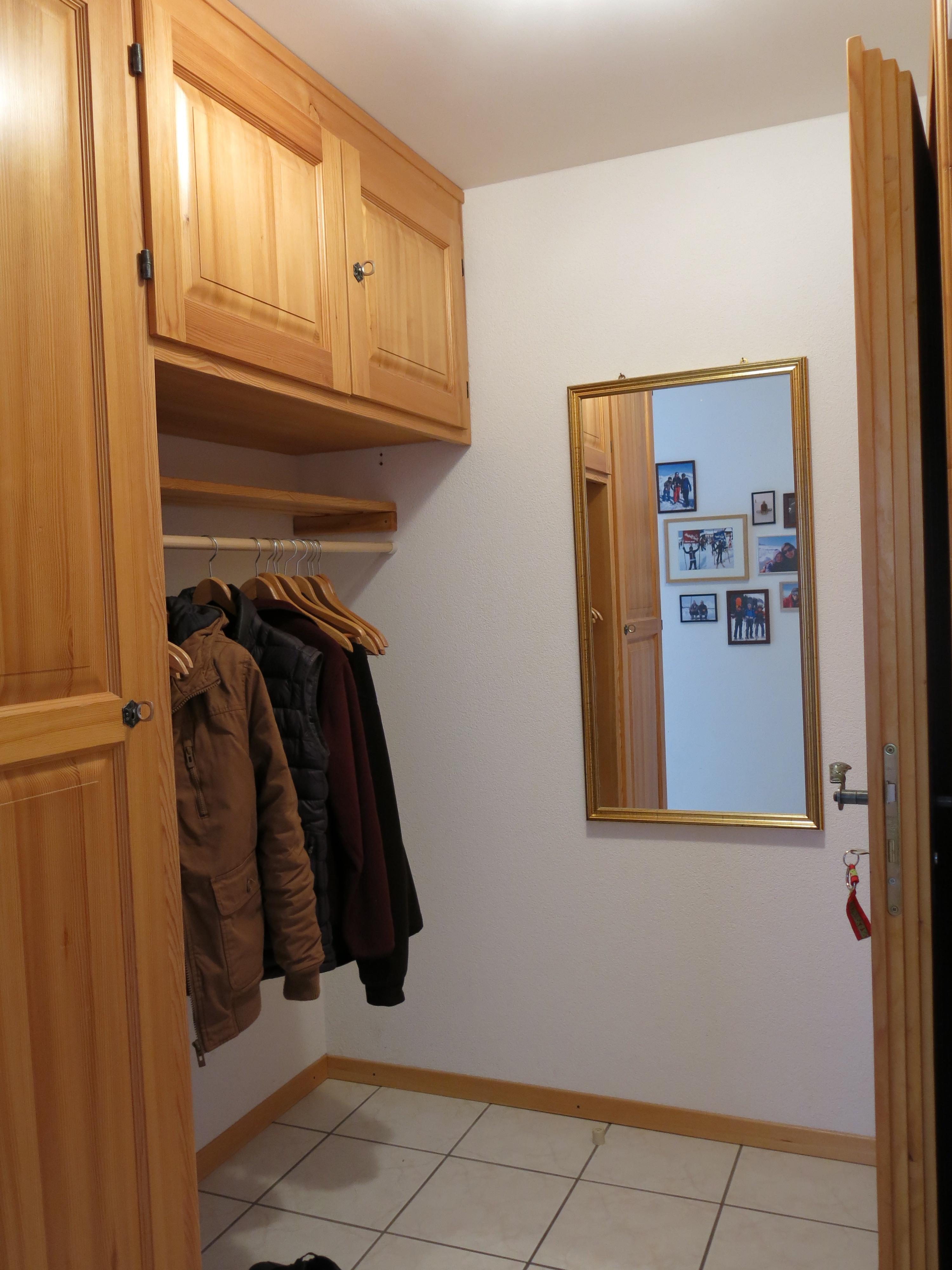 Brüch Arnoldi Parterre - Eingang (Garderobe)