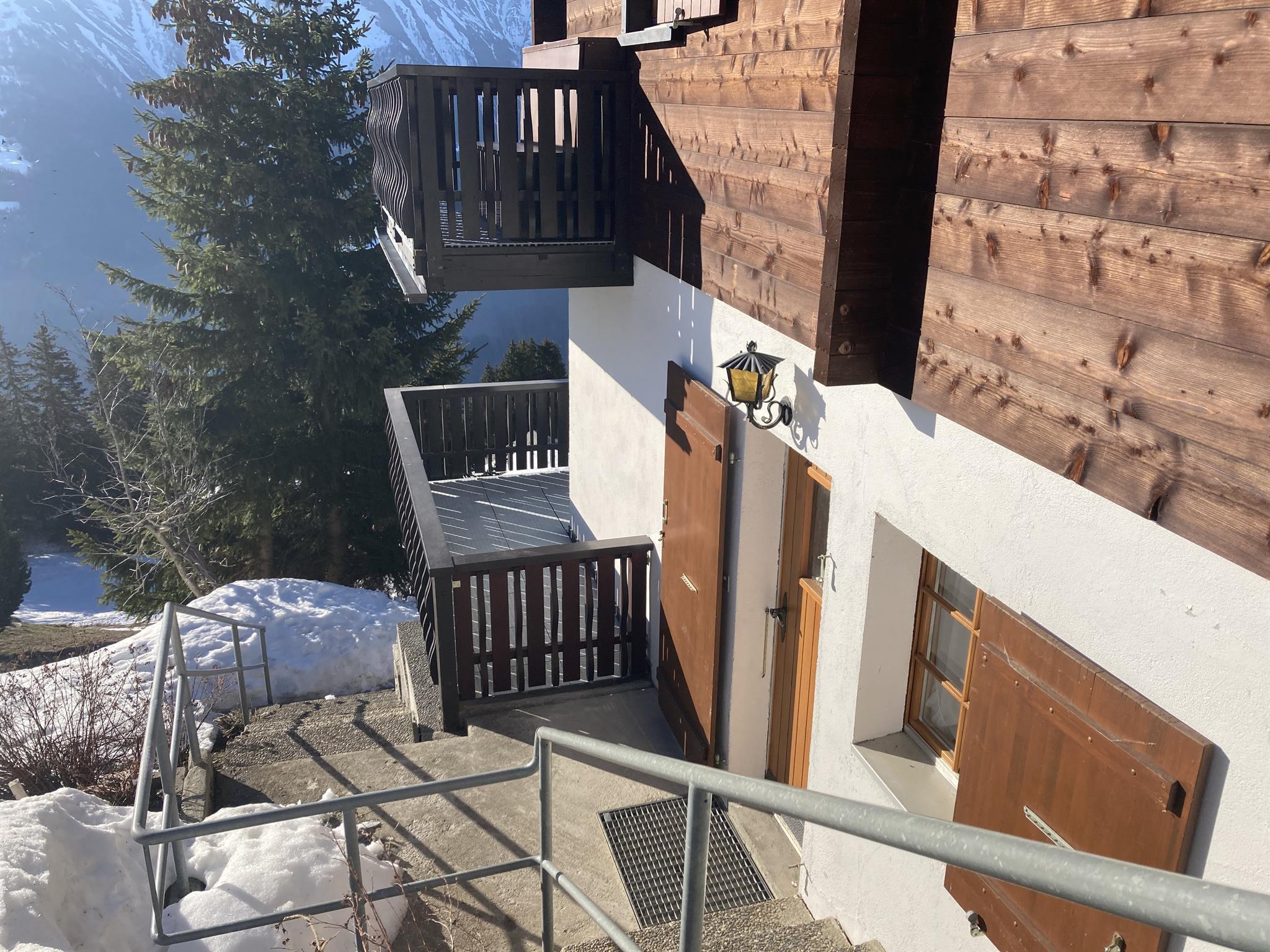 Dame EG - Aussenansicht Seite