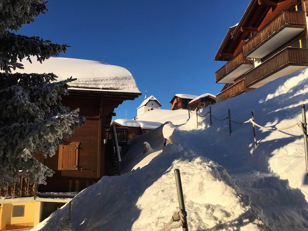Aldi - Blick von der Haustür auf die Kapelle