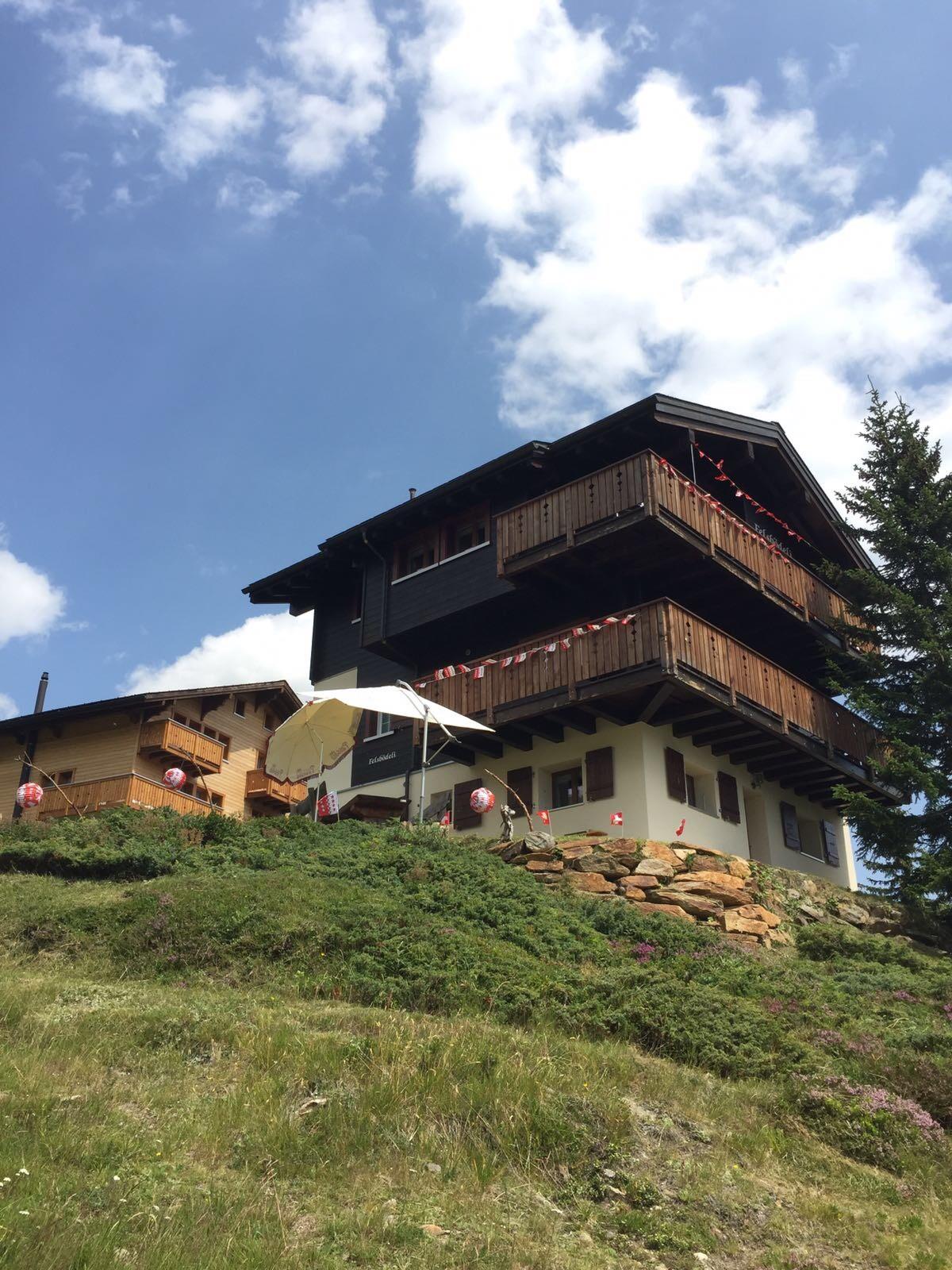 Felsbödeli mit Balkon - Aussenansicht, Sommer