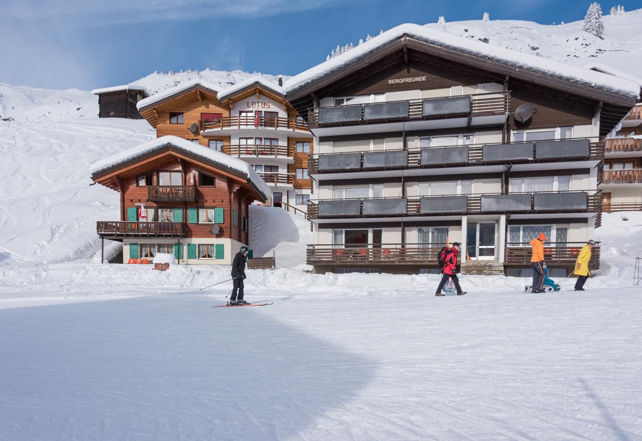 Bergfreunde 4 1/2-Zi. Hochparterre - Aussenansicht Winter 2