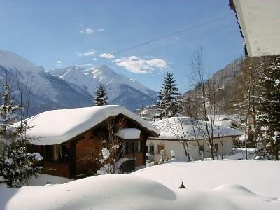 Solis - Blick von der  Terrasse in die Berge