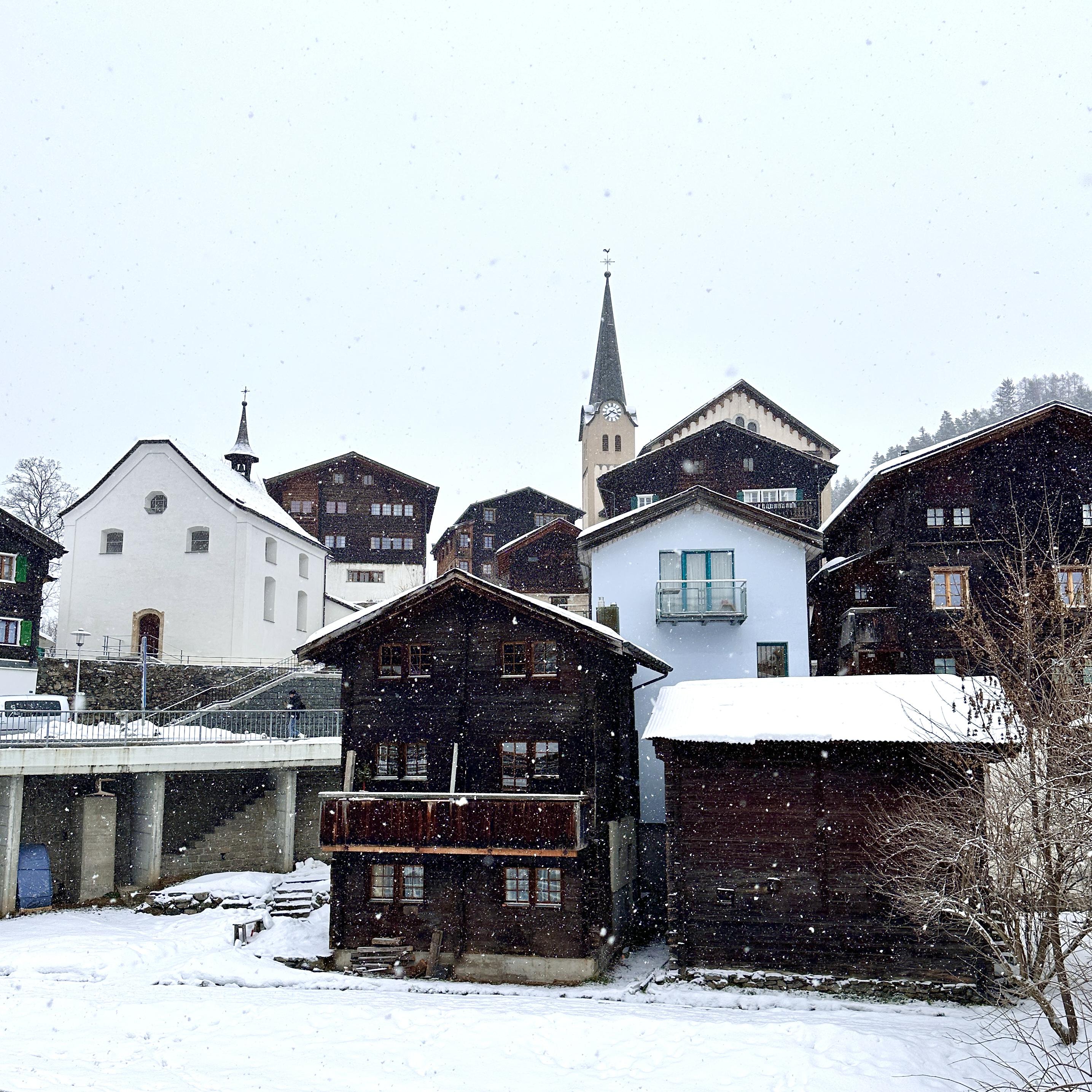 Huesi - hüüsi Fiesch : Wintereinbruch
