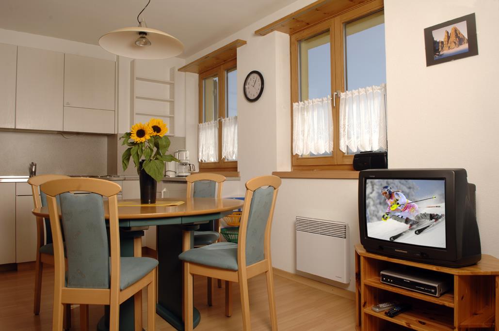 Post 1 - Wohnzimmer mit Küche