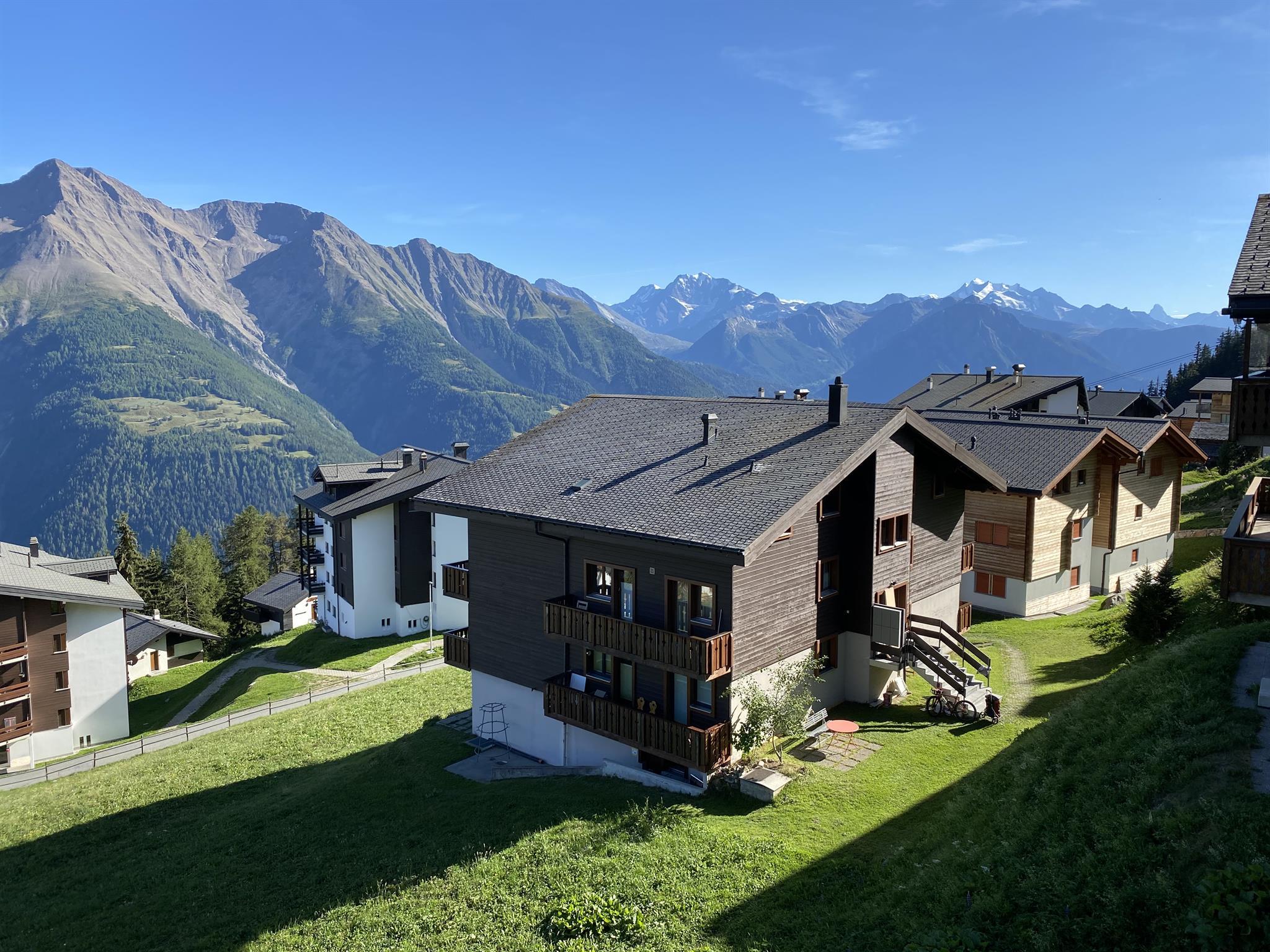 Alpha A22 - Blick vom Balkon Richtung Simplon