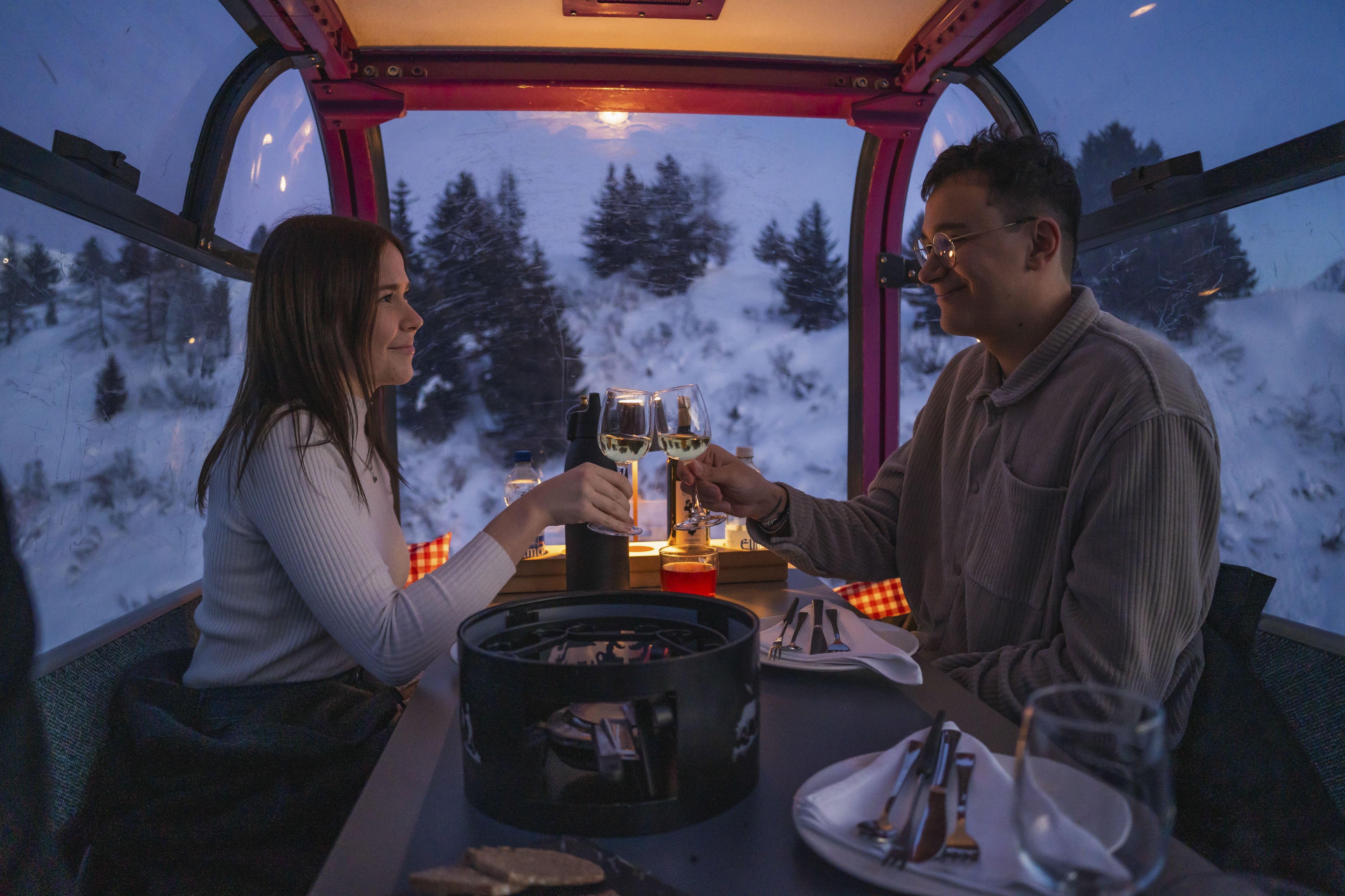 Pärchen in der Fonduegondel Bettmerhorn