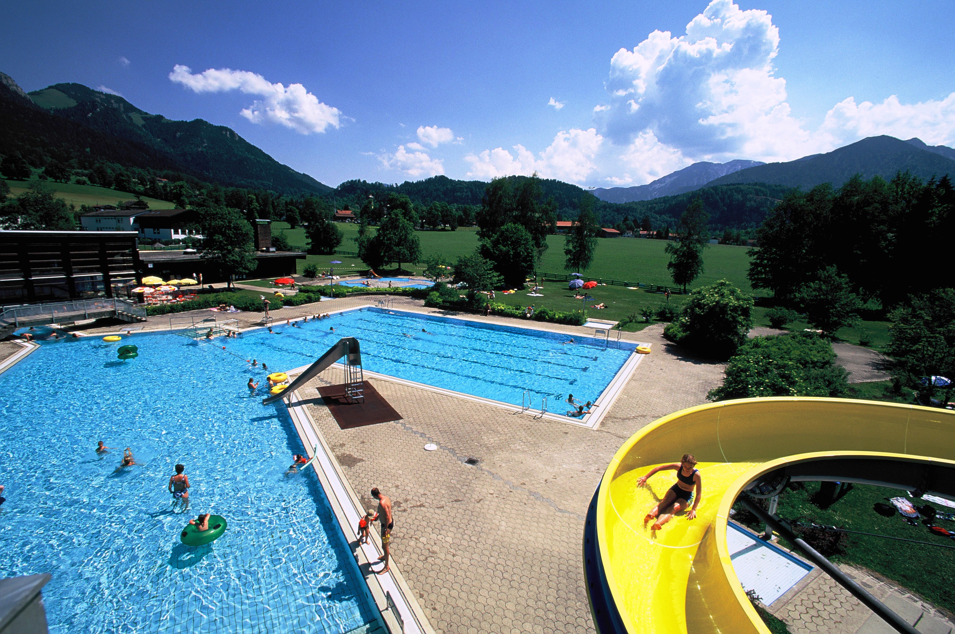 mys-Warmfreibad Fischbachau - Eintritt-Blick von Rutsche