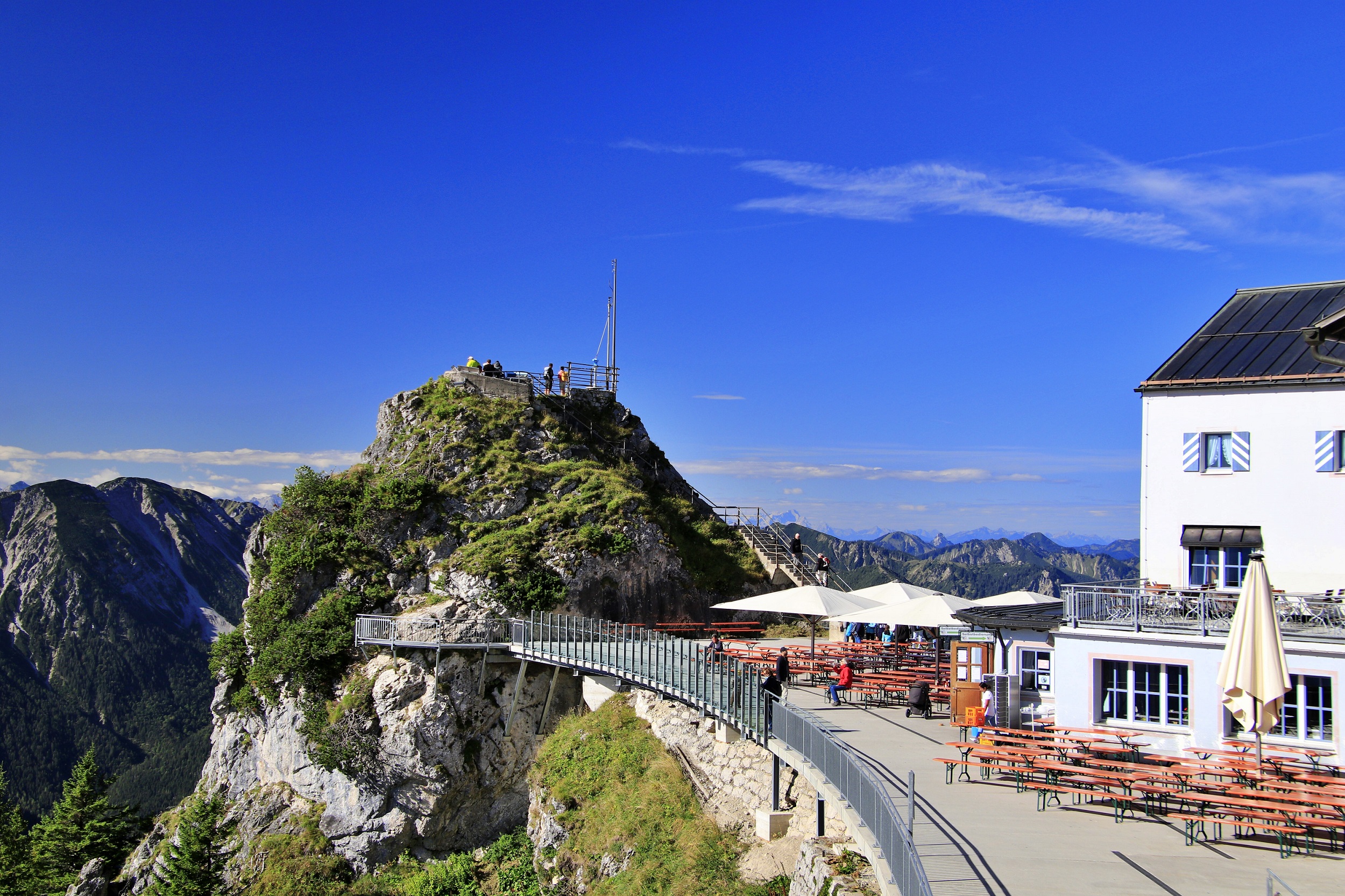 mys-Wendelsteinbahn - Berg- und Talfahrt-Wendelstein Gacher Blick Terrasse Wendelsteinhaus