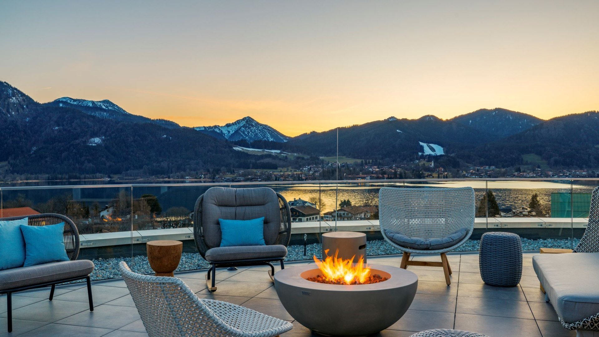 Blick von NI BAR über den Tegernsee Richtung Bad Wiessee