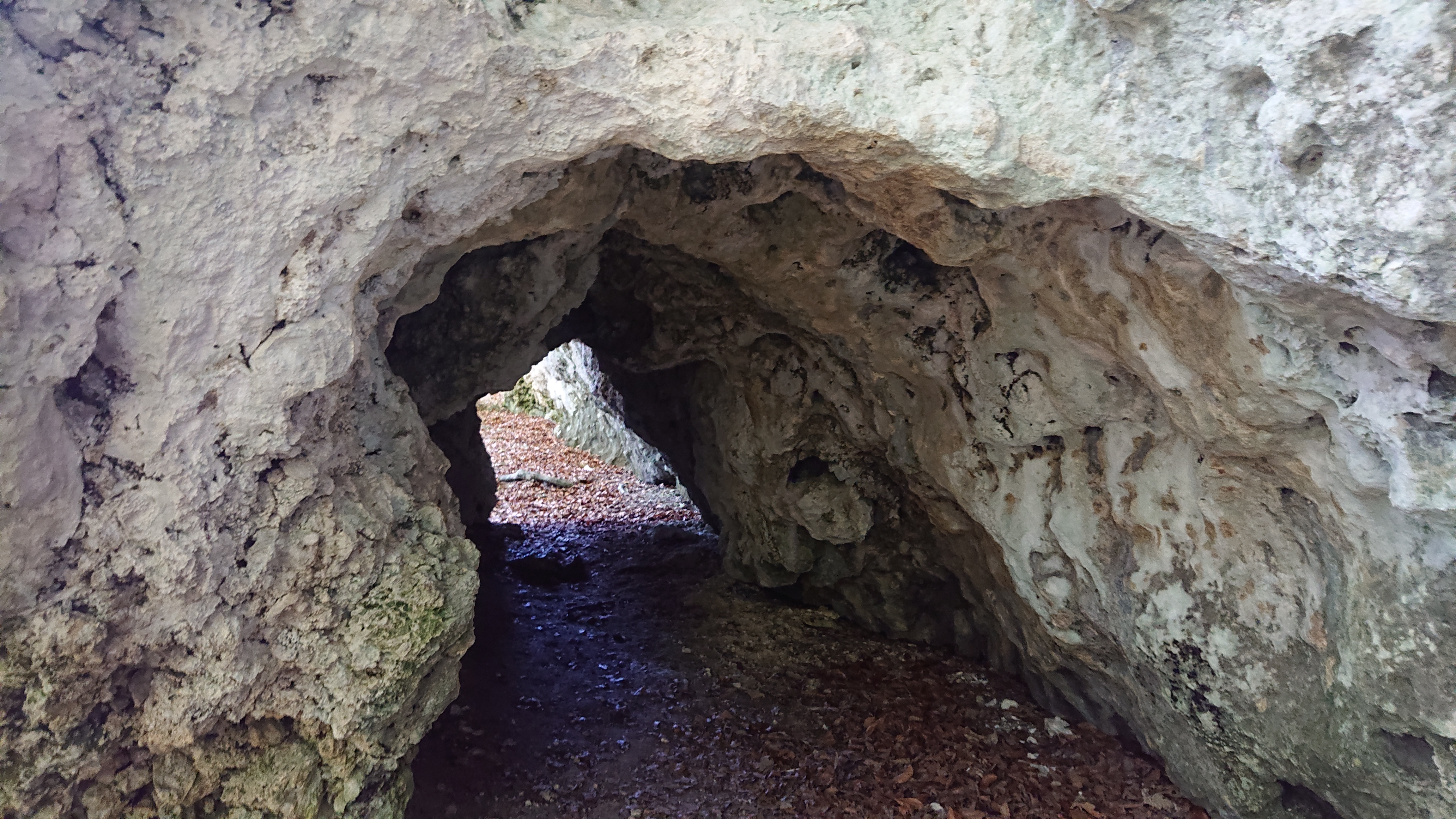 Lourdes Grotte Durchschlupf