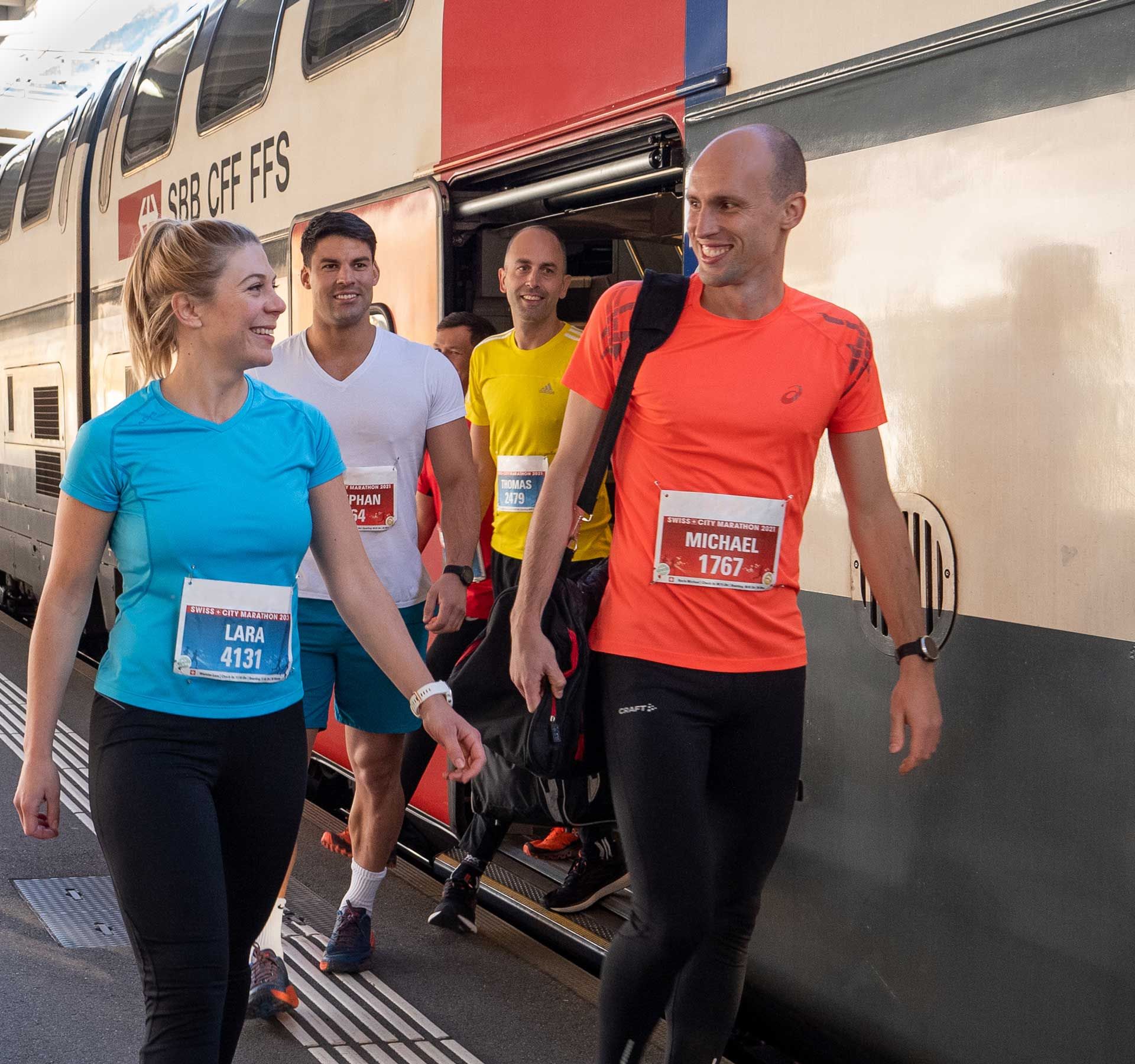 Läuferinnen und Läufer beim Swiss Runners Event, gemeinsamer Start zu einem Laufwettbewerb in der Schweiz.