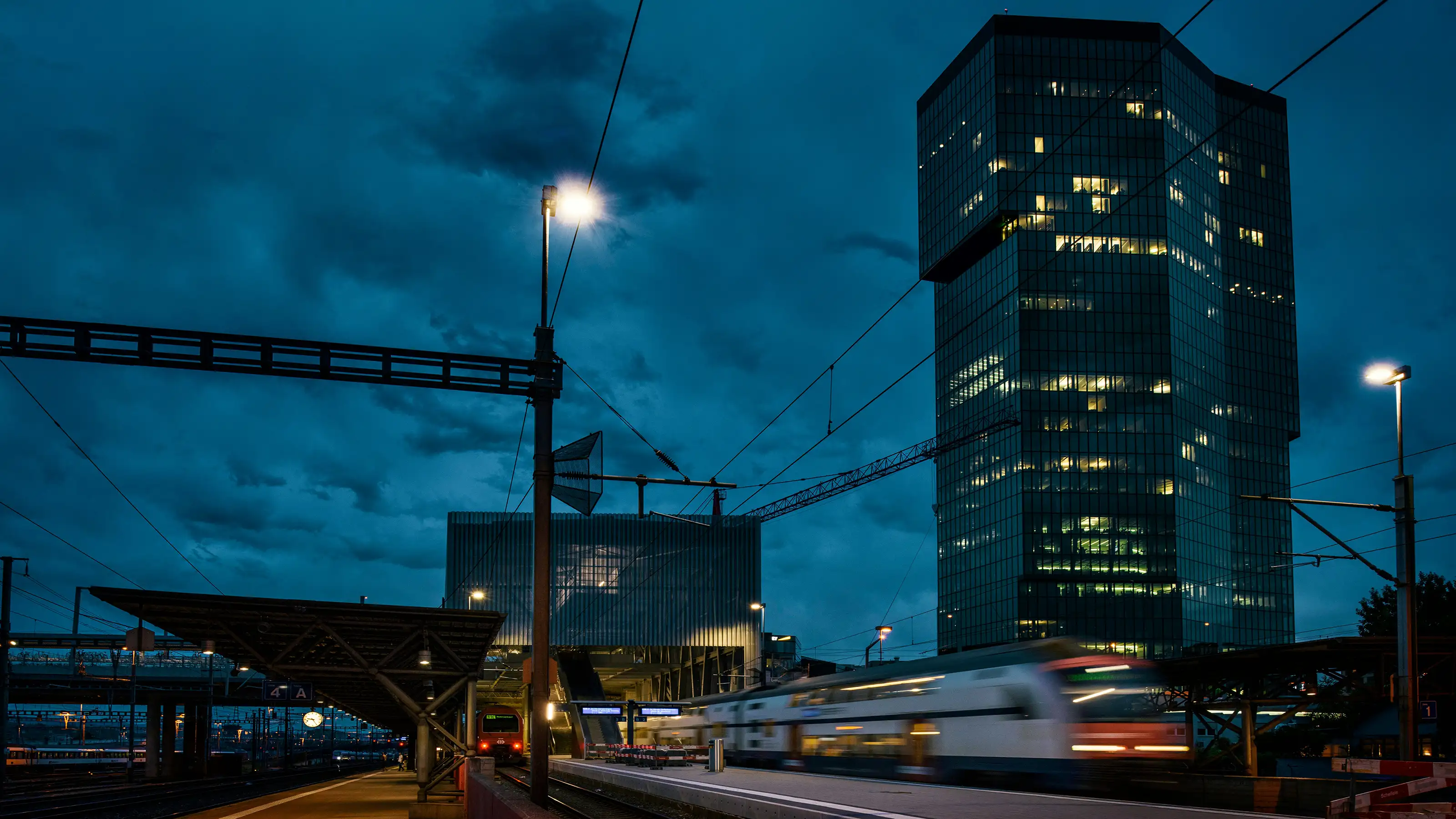 Incoming special train at Zürich Hardbrücke station.